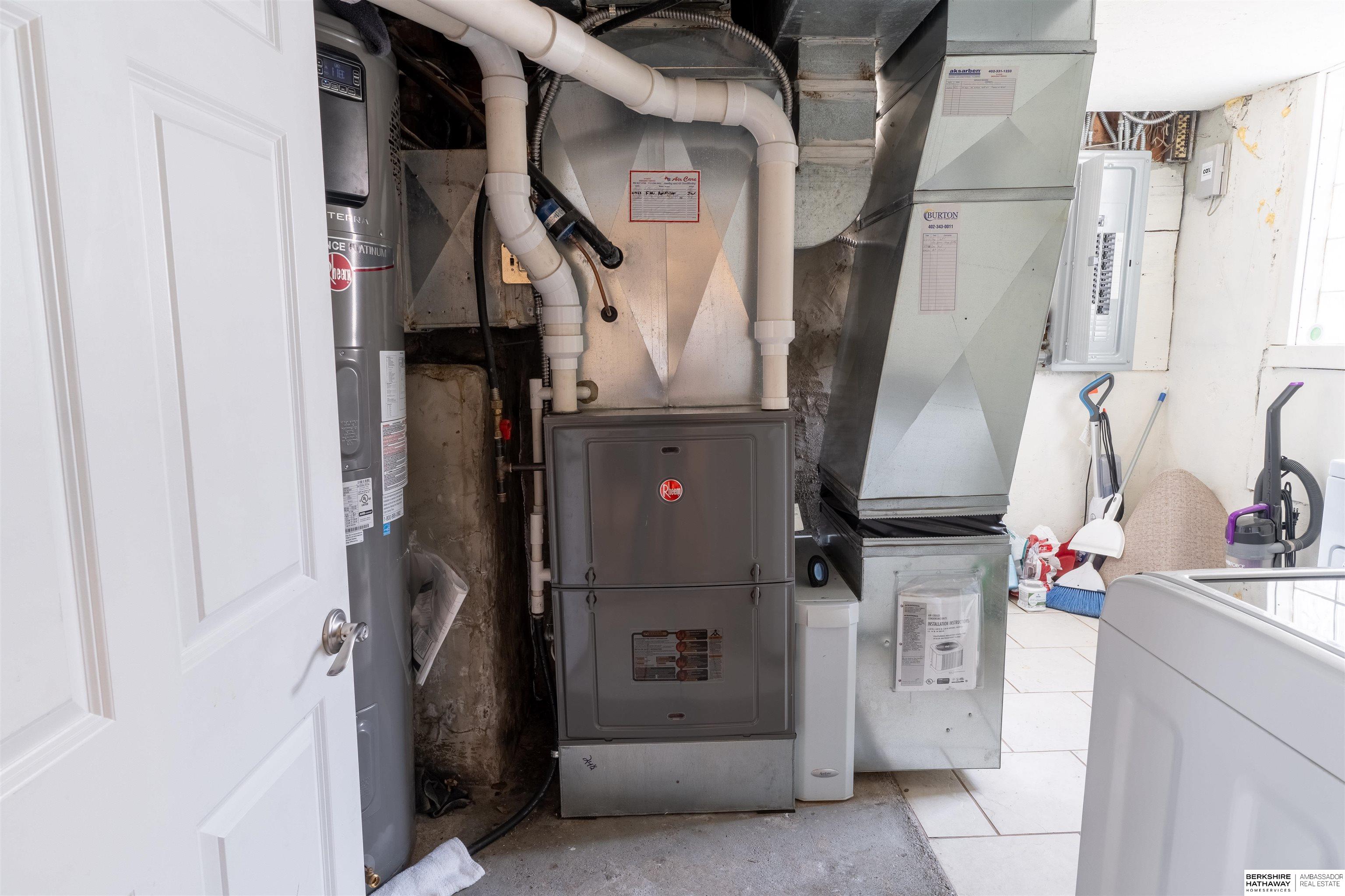 Omaha, Nebraska 68131, United States, 7 Bedrooms Bedrooms, ,4 BathroomsBathrooms,Residential,Active,96679