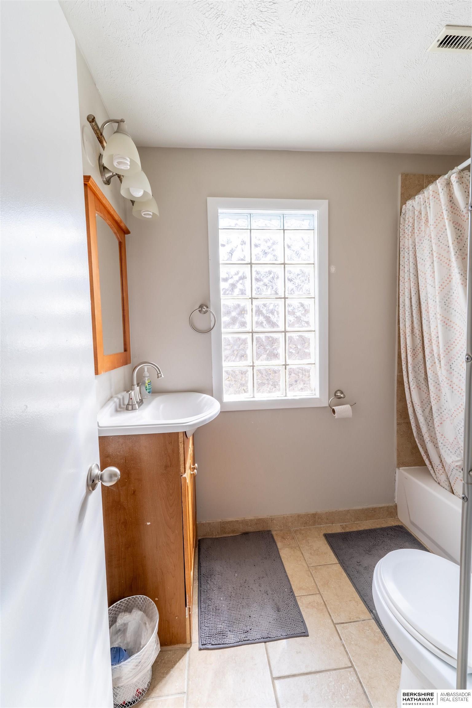 Omaha, Nebraska 68131, United States, 7 Bedrooms Bedrooms, ,4 BathroomsBathrooms,Residential,Active,96679