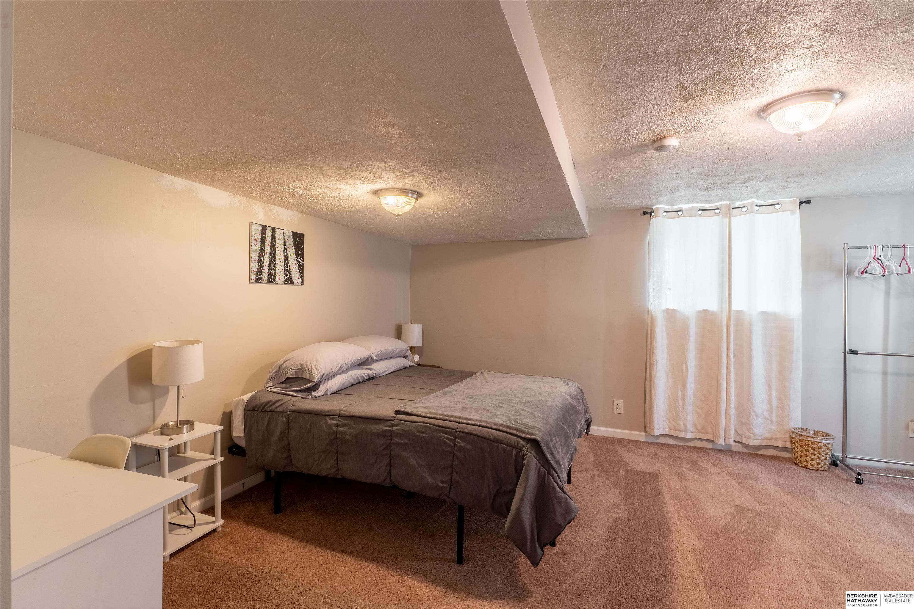 Omaha, Nebraska 68131, United States, 7 Bedrooms Bedrooms, ,4 BathroomsBathrooms,Residential,Active,96679