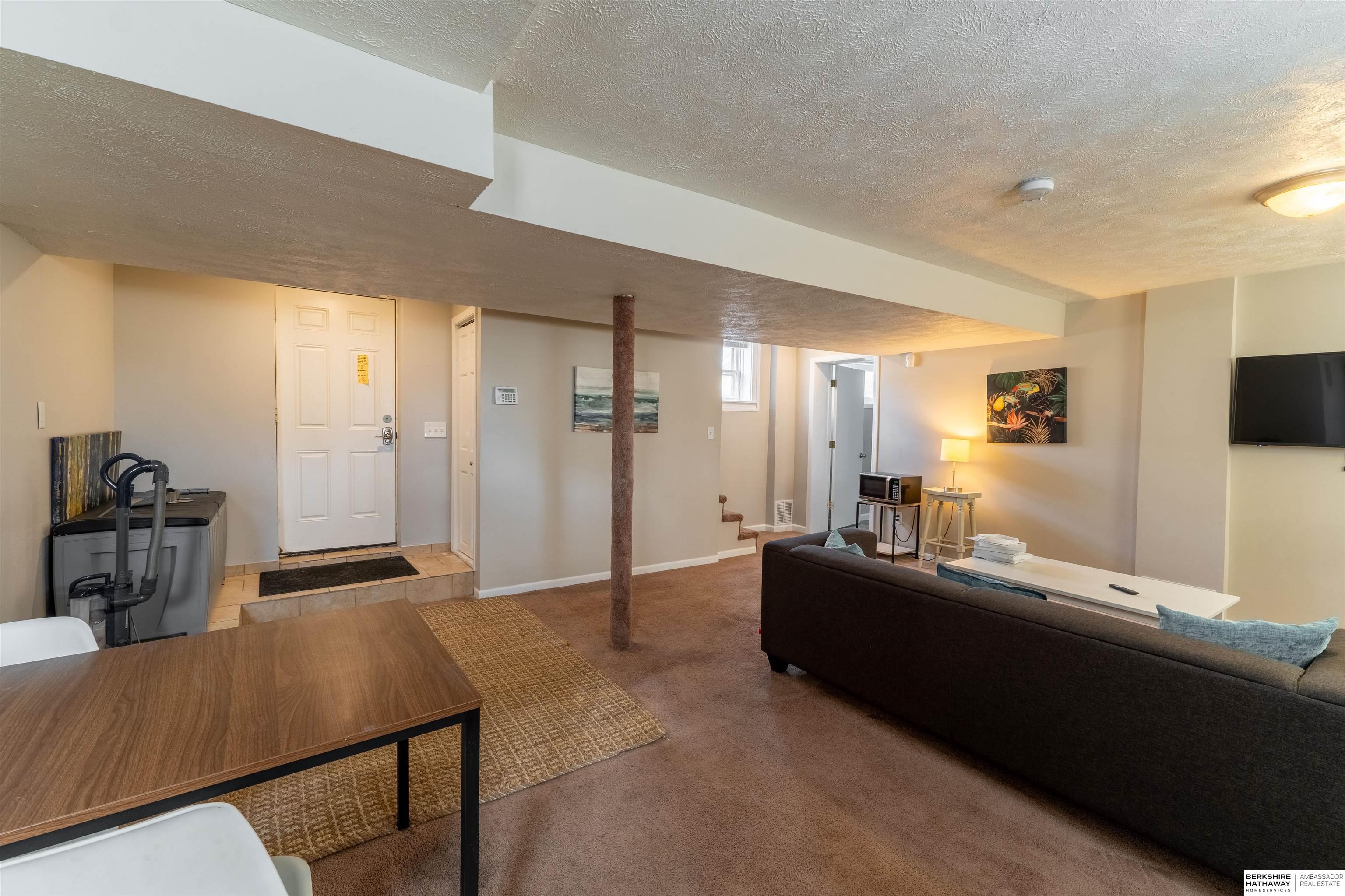 Omaha, Nebraska 68131, United States, 7 Bedrooms Bedrooms, ,4 BathroomsBathrooms,Residential,Active,96679