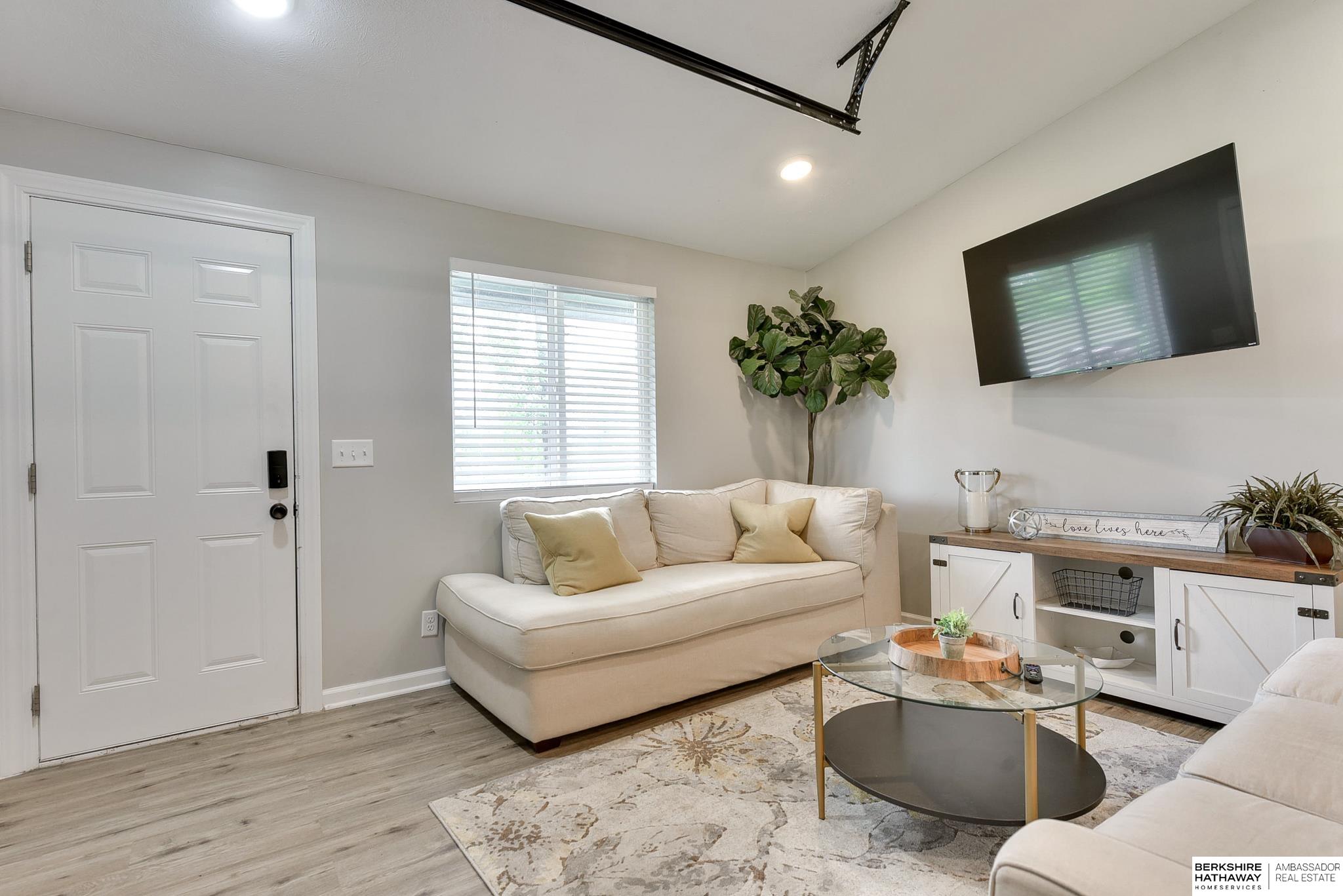 Omaha, Nebraska 68022, United States, 3 Bedrooms Bedrooms, ,1 BathroomBathrooms,Residential,Active,11399