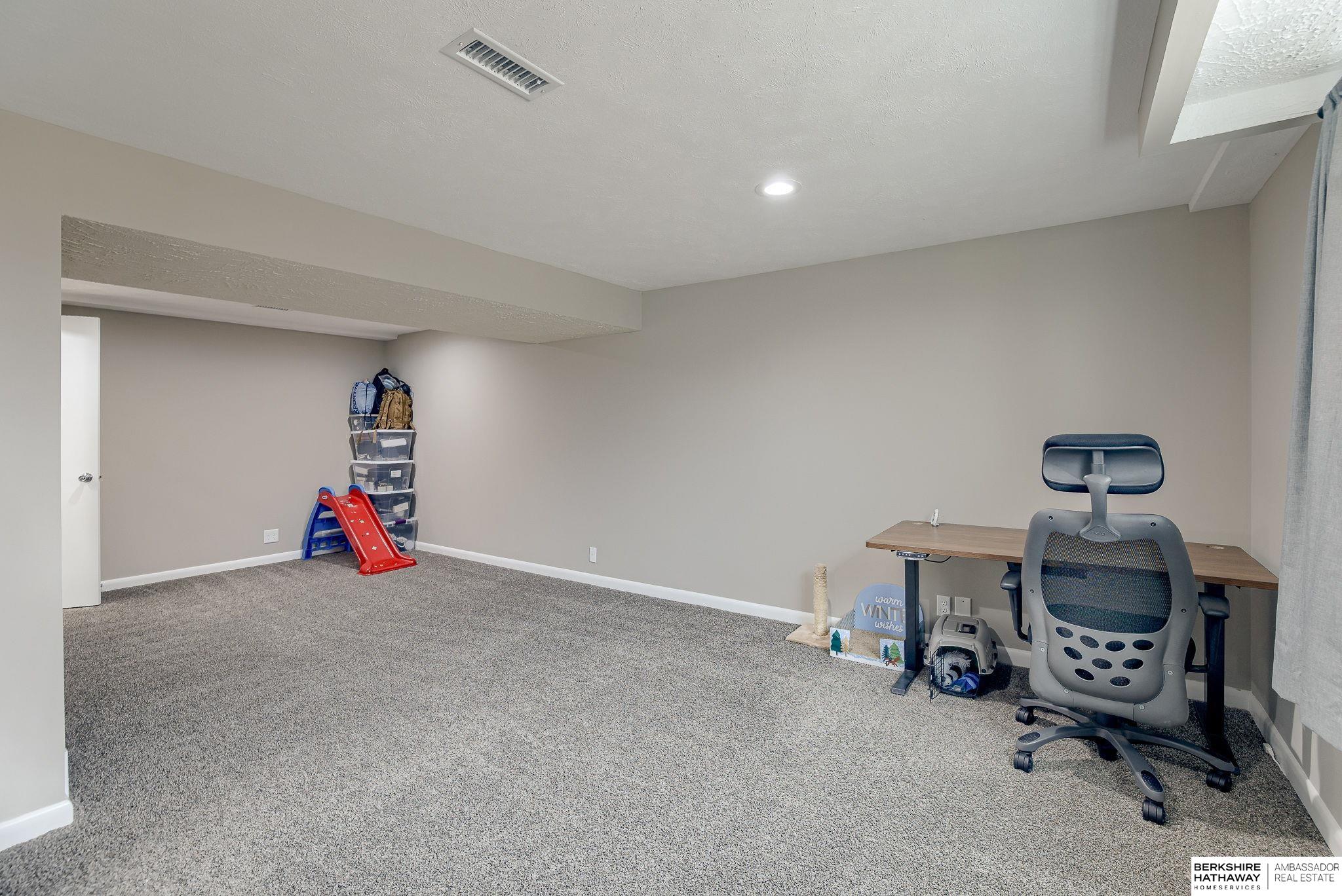 Omaha, Nebraska 68138, United States, 3 Bedrooms Bedrooms, ,2 BathroomsBathrooms,Residential,Pending,4167