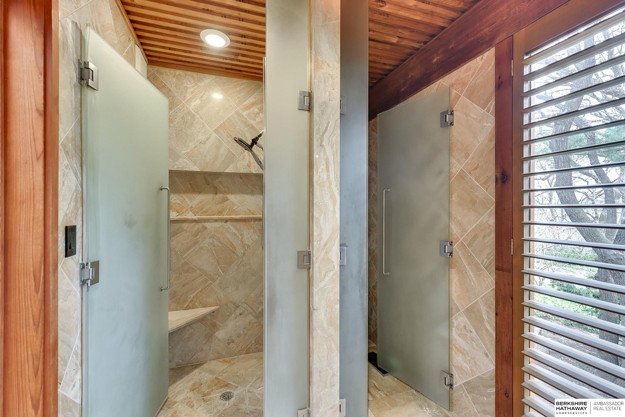 Omaha, Nebraska 68124, United States, 3 Bedrooms Bedrooms, ,3 BathroomsBathrooms,Residential,Pending,102563