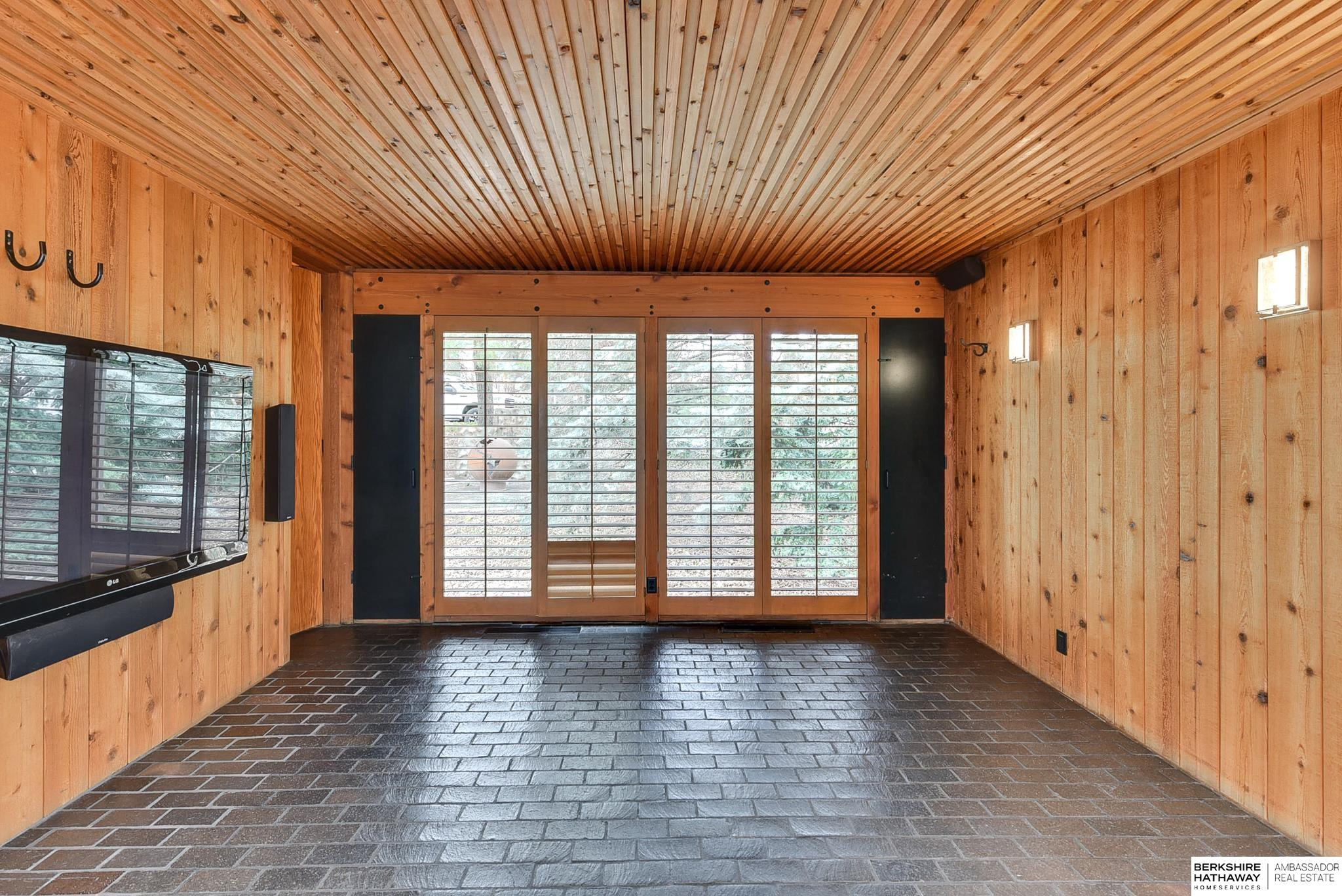 Omaha, Nebraska 68124, United States, 3 Bedrooms Bedrooms, ,3 BathroomsBathrooms,Residential,Pending,102563