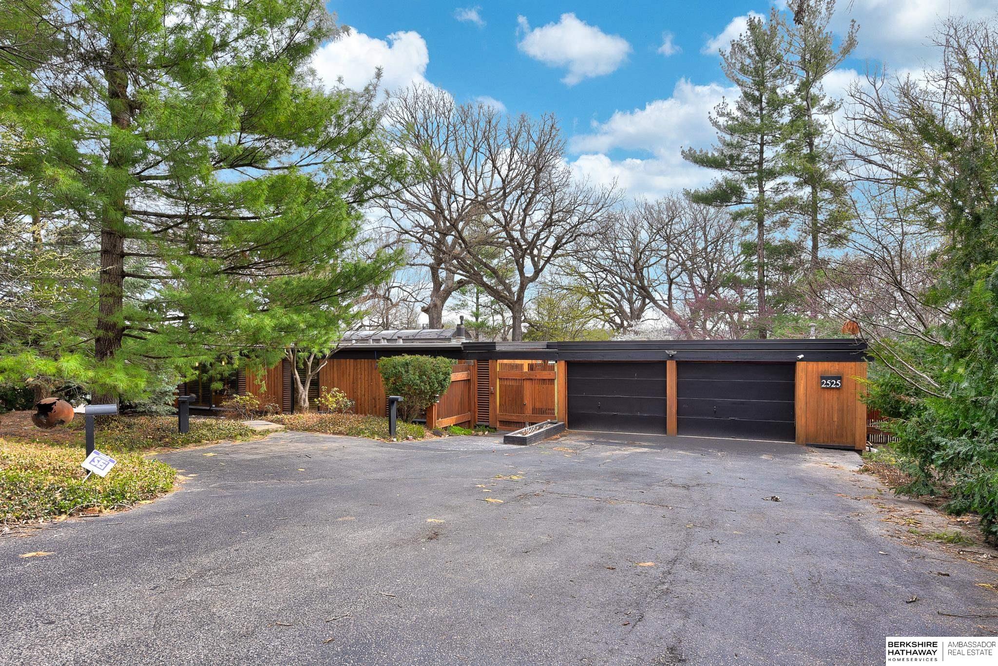 Omaha, Nebraska 68124, United States, 3 Bedrooms Bedrooms, ,3 BathroomsBathrooms,Residential,Pending,102563