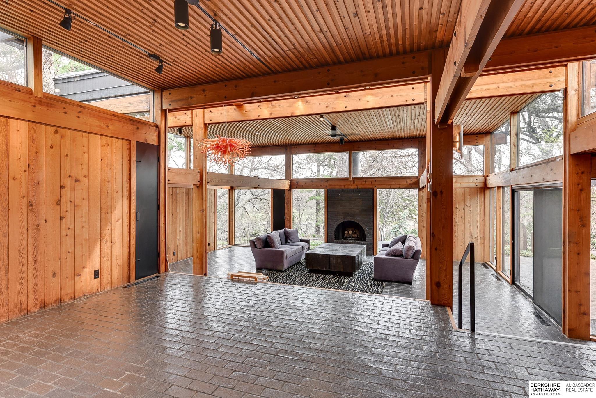 Omaha, Nebraska 68124, United States, 3 Bedrooms Bedrooms, ,3 BathroomsBathrooms,Residential,Pending,102563