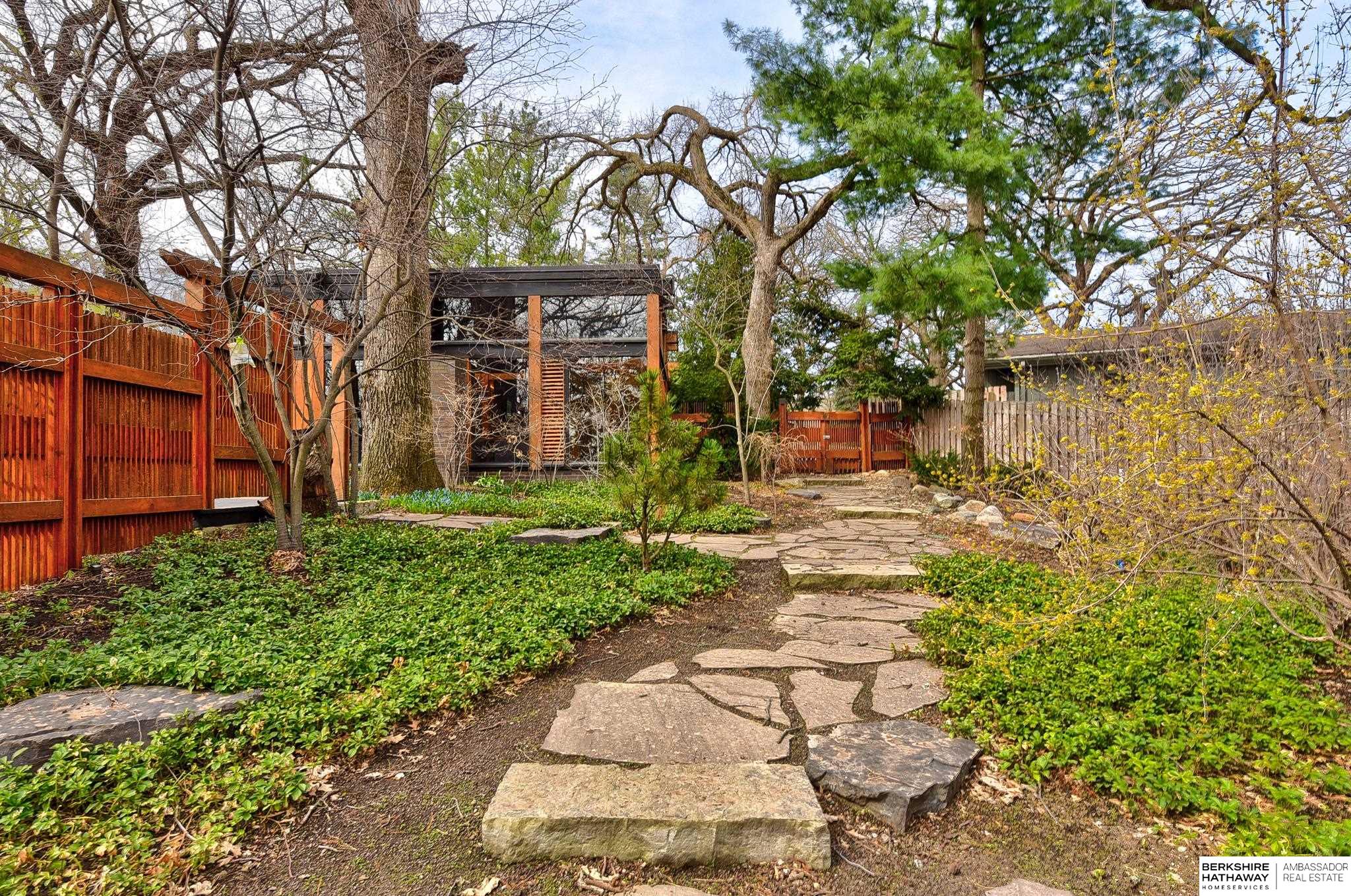 Omaha, Nebraska 68124, United States, 3 Bedrooms Bedrooms, ,3 BathroomsBathrooms,Residential,Pending,102563