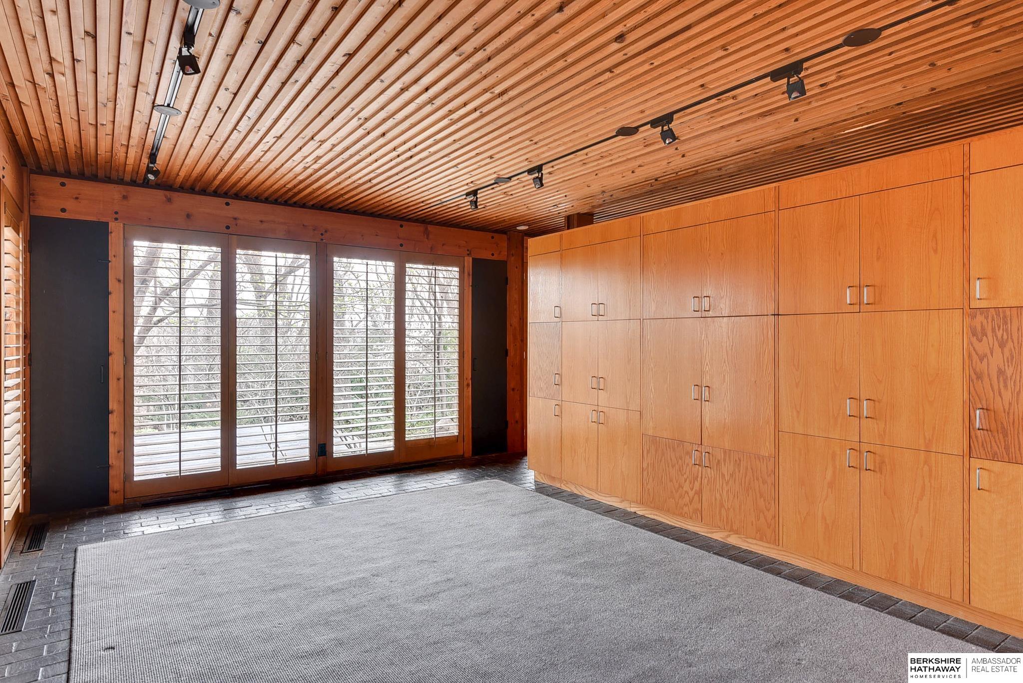 Omaha, Nebraska 68124, United States, 3 Bedrooms Bedrooms, ,3 BathroomsBathrooms,Residential,Pending,102563