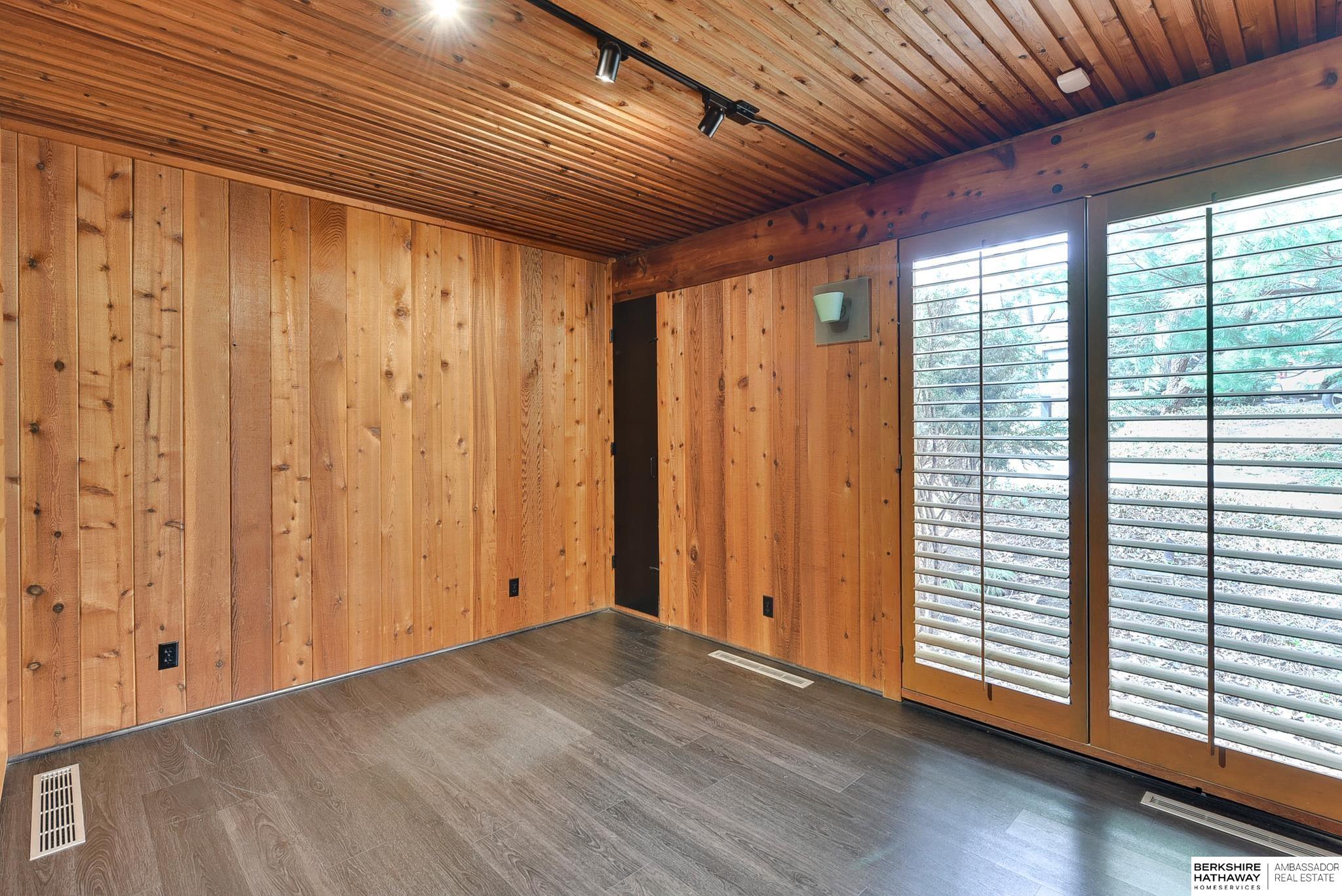 Omaha, Nebraska 68124, United States, 3 Bedrooms Bedrooms, ,3 BathroomsBathrooms,Residential,Pending,102563