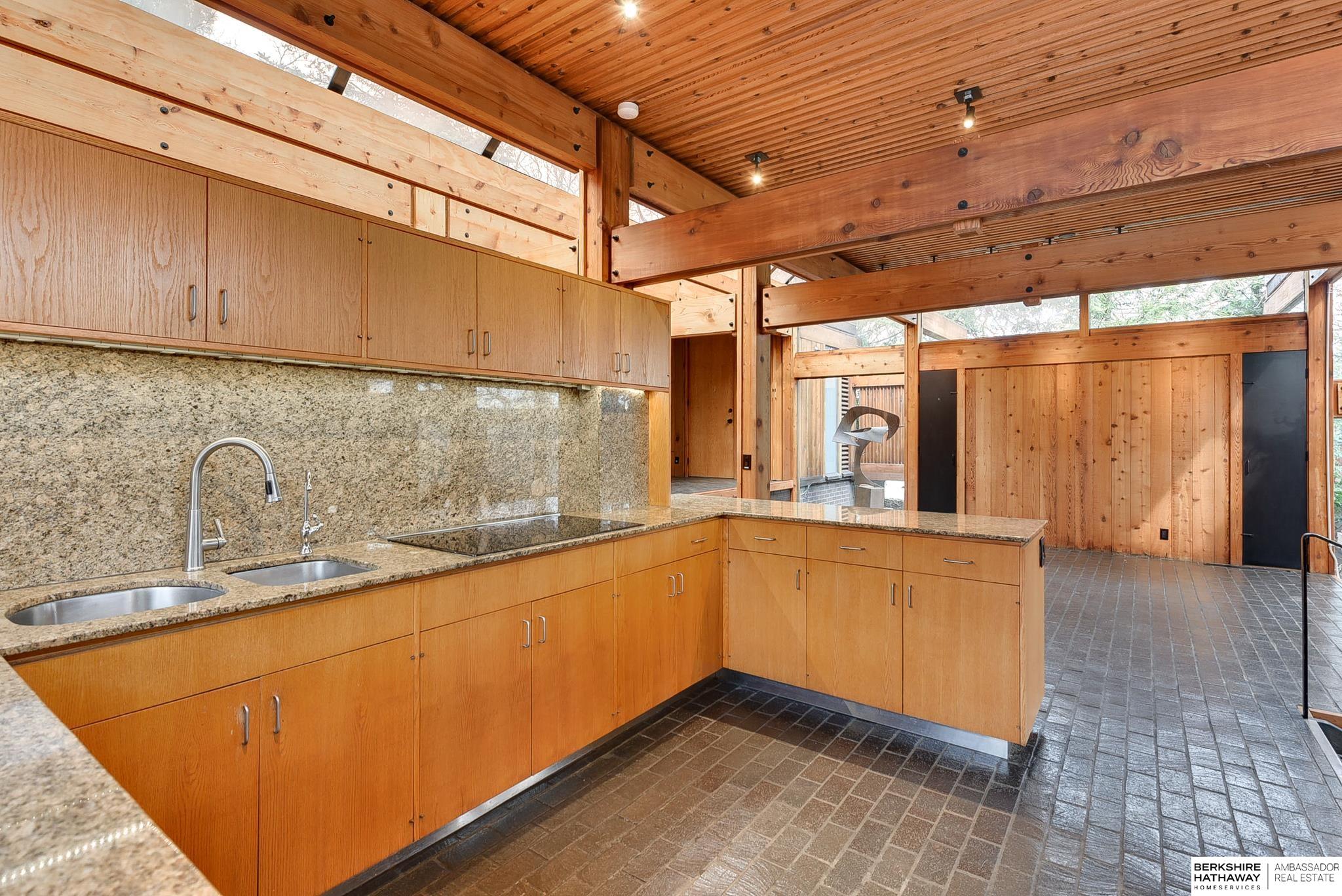 Omaha, Nebraska 68124, United States, 3 Bedrooms Bedrooms, ,3 BathroomsBathrooms,Residential,Pending,102563