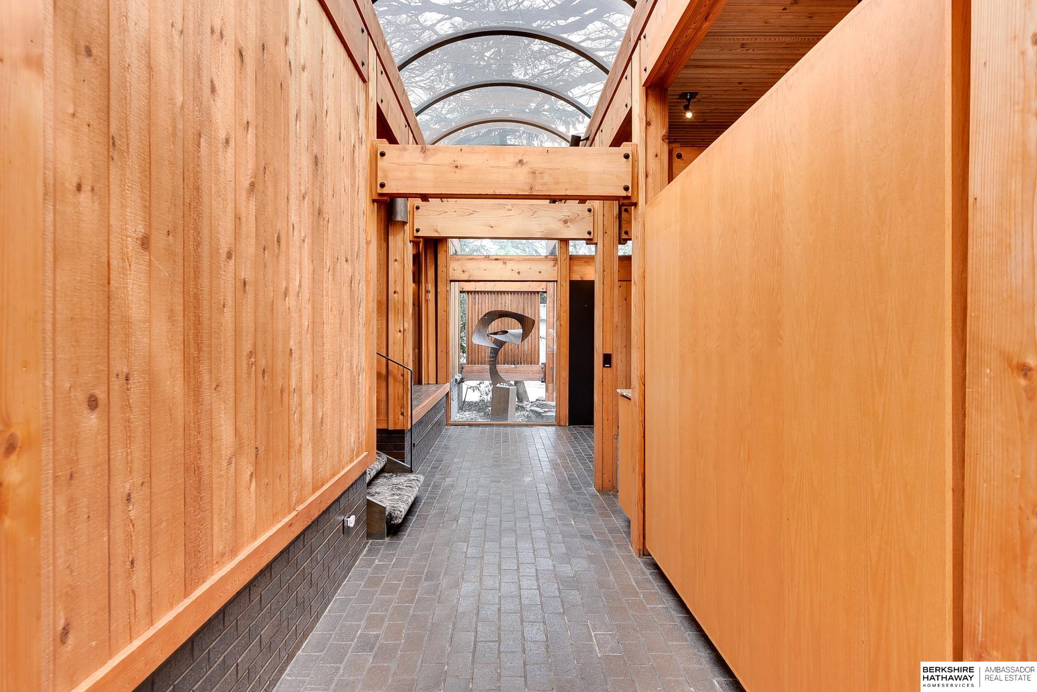 Omaha, Nebraska 68124, United States, 3 Bedrooms Bedrooms, ,3 BathroomsBathrooms,Residential,Pending,102563