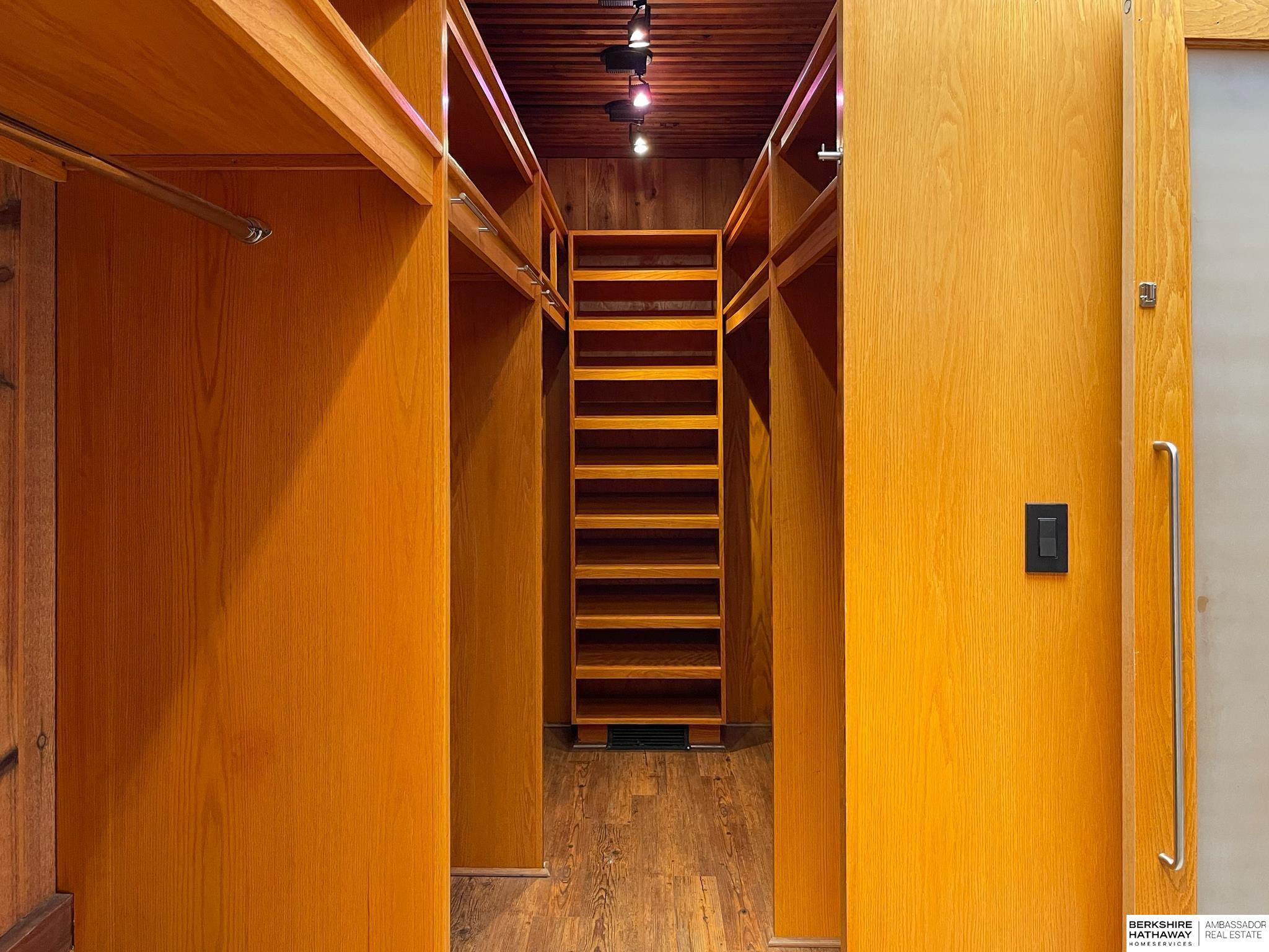 Omaha, Nebraska 68124, United States, 3 Bedrooms Bedrooms, ,3 BathroomsBathrooms,Residential,Pending,102563