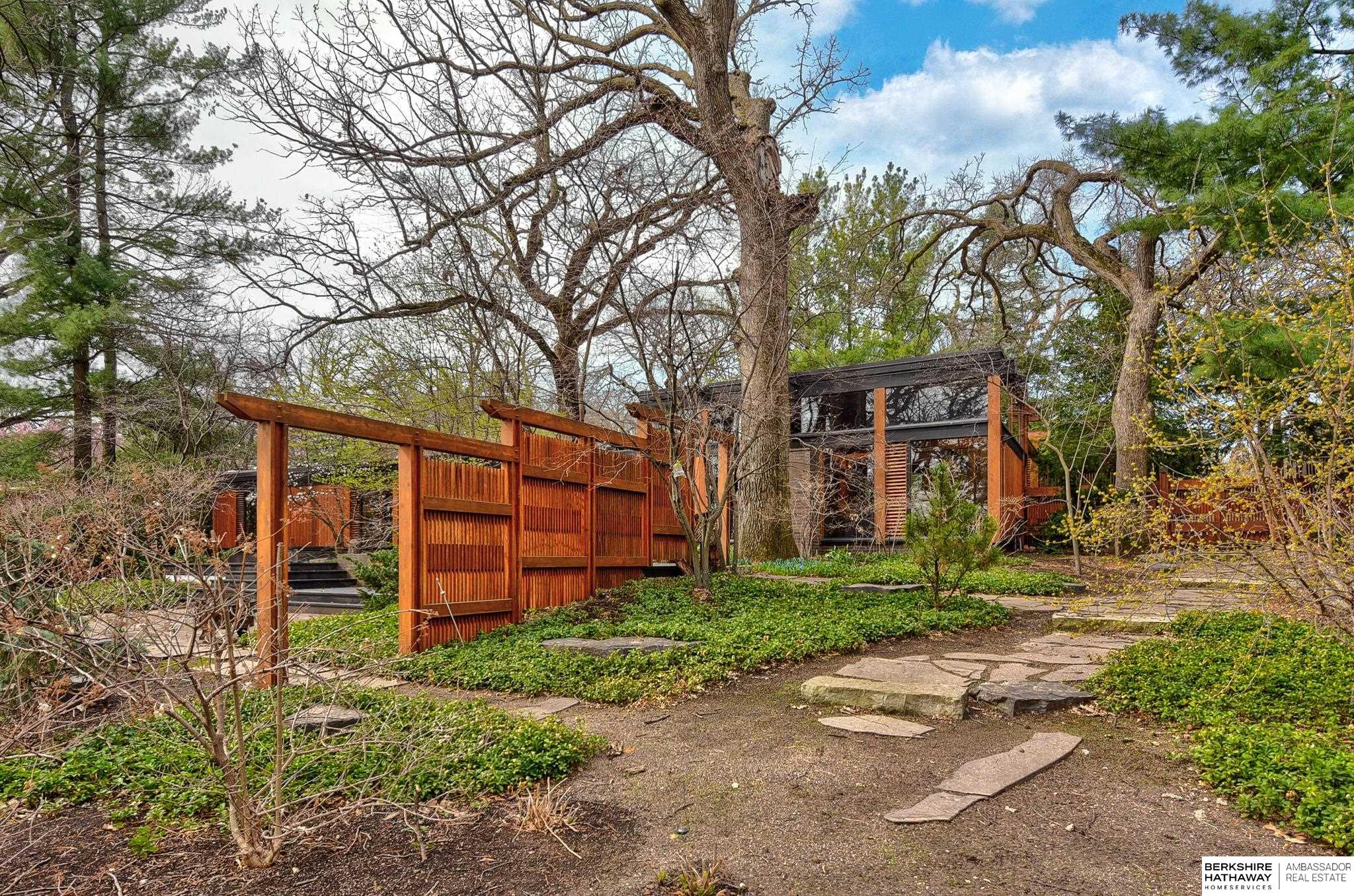 Omaha, Nebraska 68124, United States, 3 Bedrooms Bedrooms, ,3 BathroomsBathrooms,Residential,Pending,102563