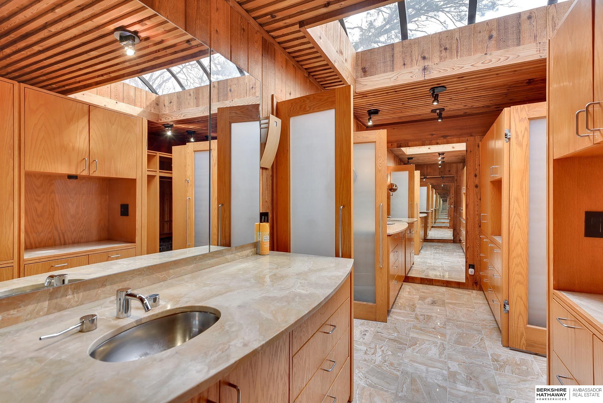 Omaha, Nebraska 68124, United States, 3 Bedrooms Bedrooms, ,3 BathroomsBathrooms,Residential,Pending,102563