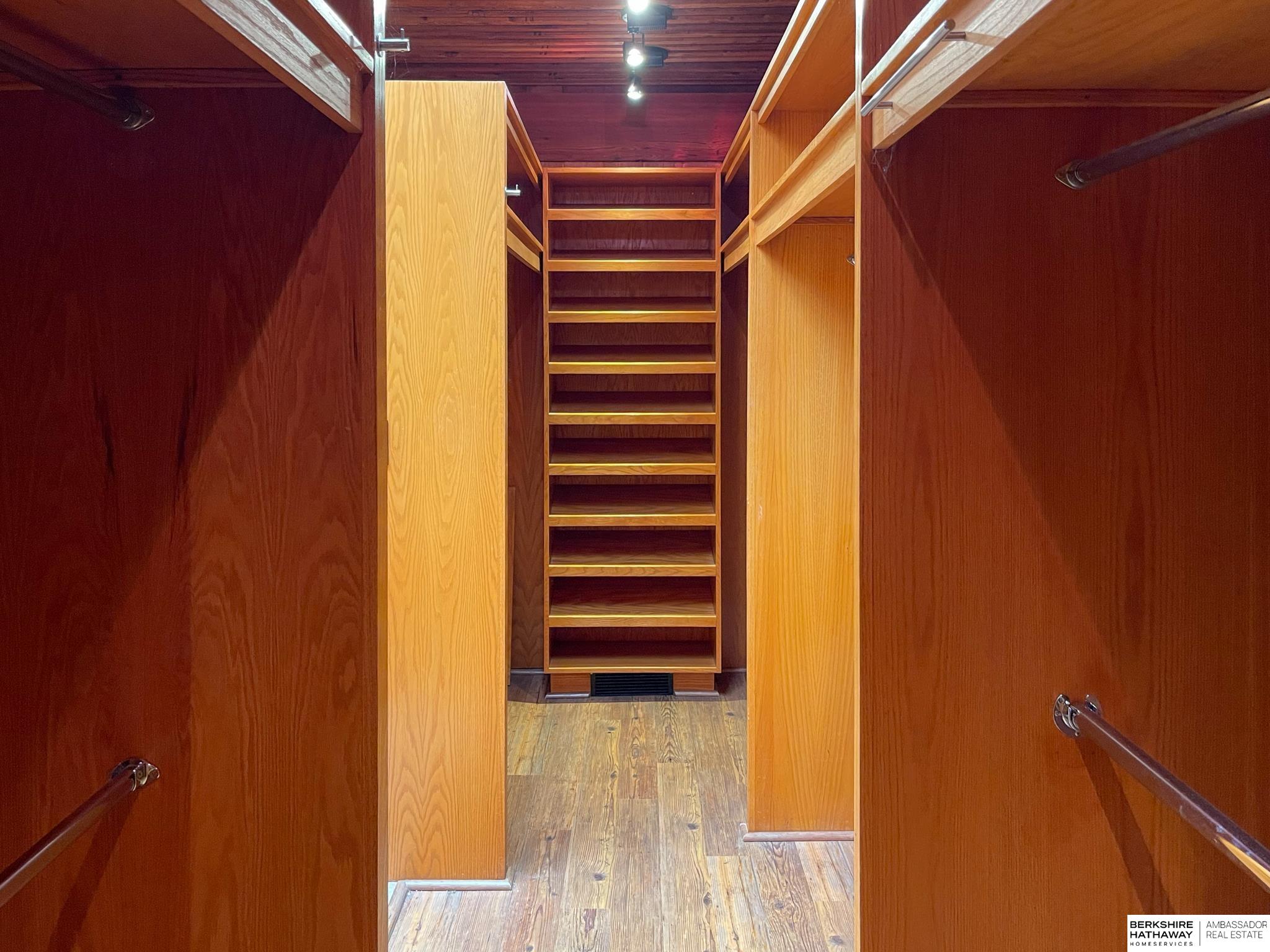 Omaha, Nebraska 68124, United States, 3 Bedrooms Bedrooms, ,3 BathroomsBathrooms,Residential,Pending,102563