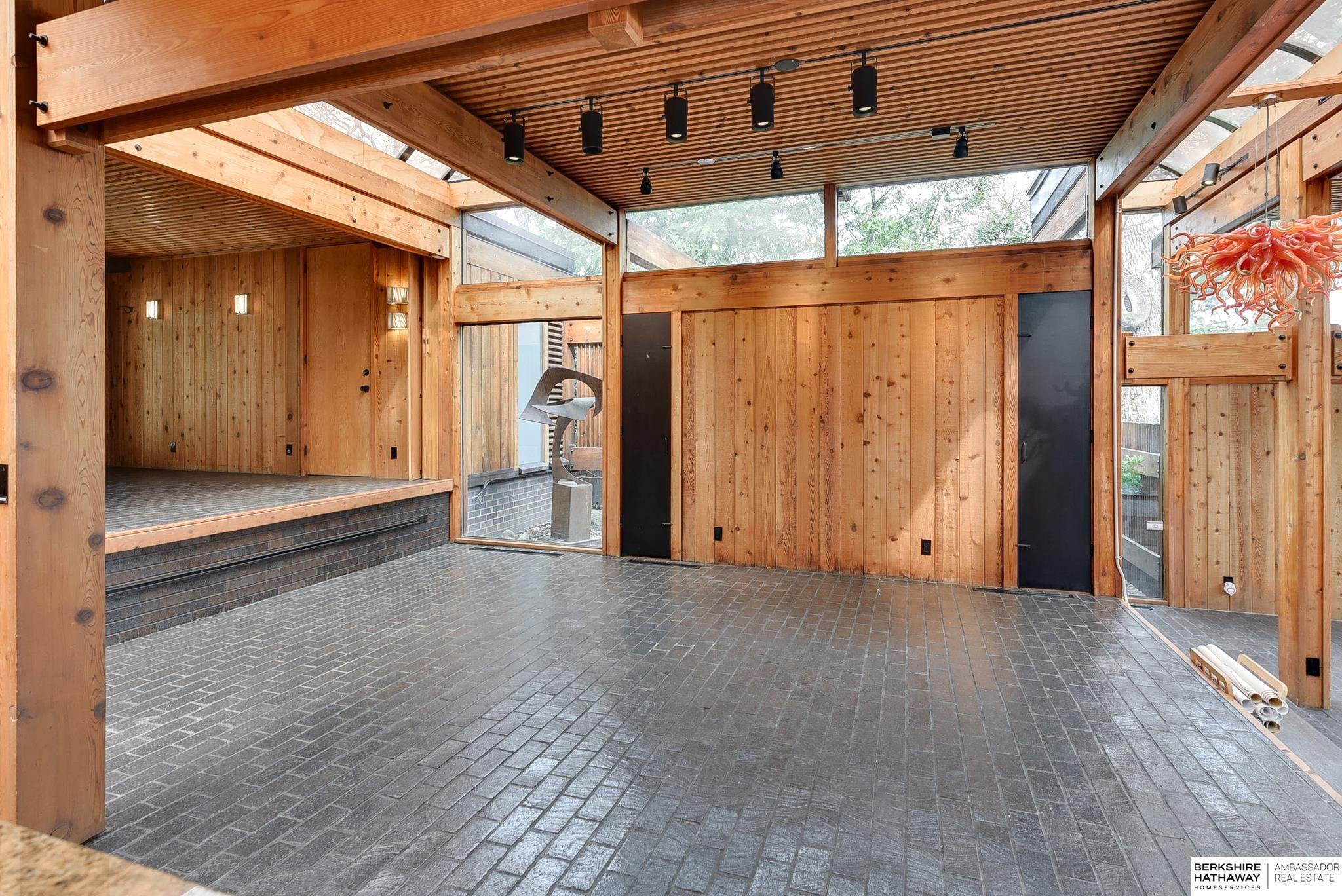 Omaha, Nebraska 68124, United States, 3 Bedrooms Bedrooms, ,3 BathroomsBathrooms,Residential,Pending,102563