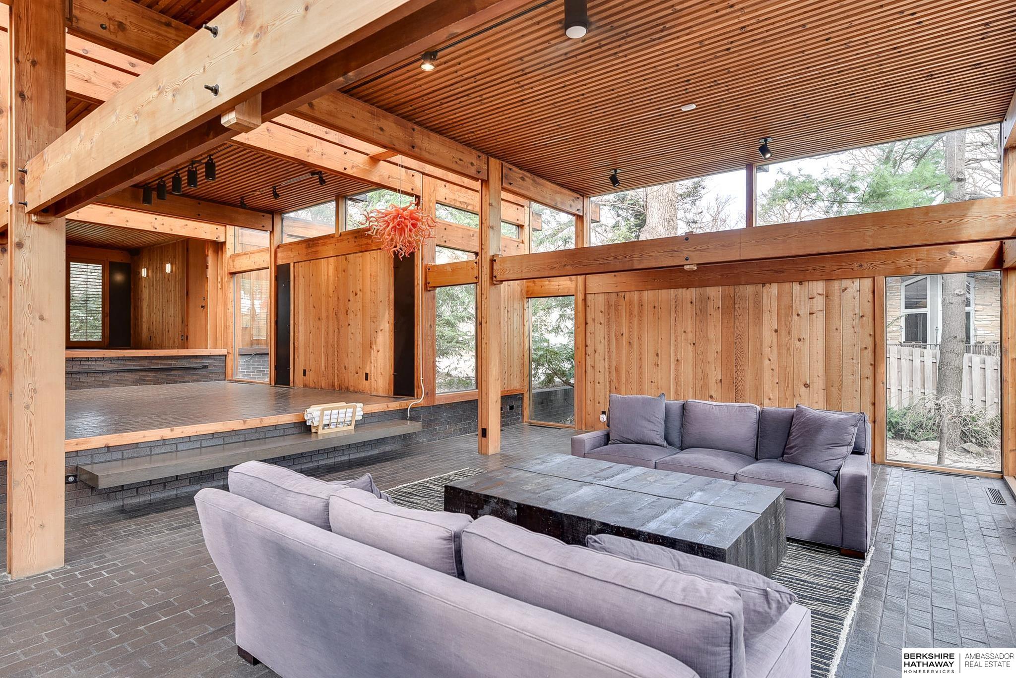 Omaha, Nebraska 68124, United States, 3 Bedrooms Bedrooms, ,3 BathroomsBathrooms,Residential,Pending,102563