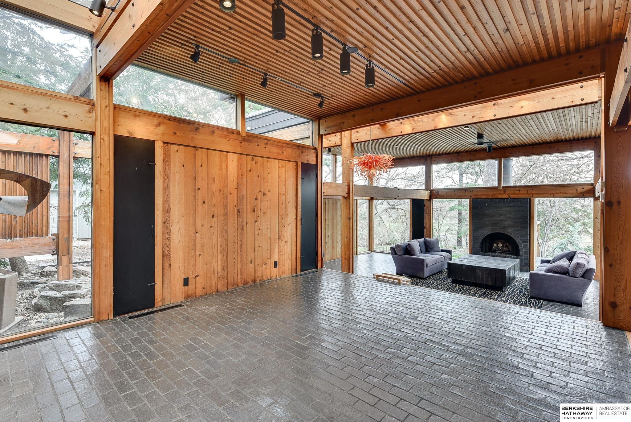 Omaha, Nebraska 68124, United States, 3 Bedrooms Bedrooms, ,3 BathroomsBathrooms,Residential,Pending,102563