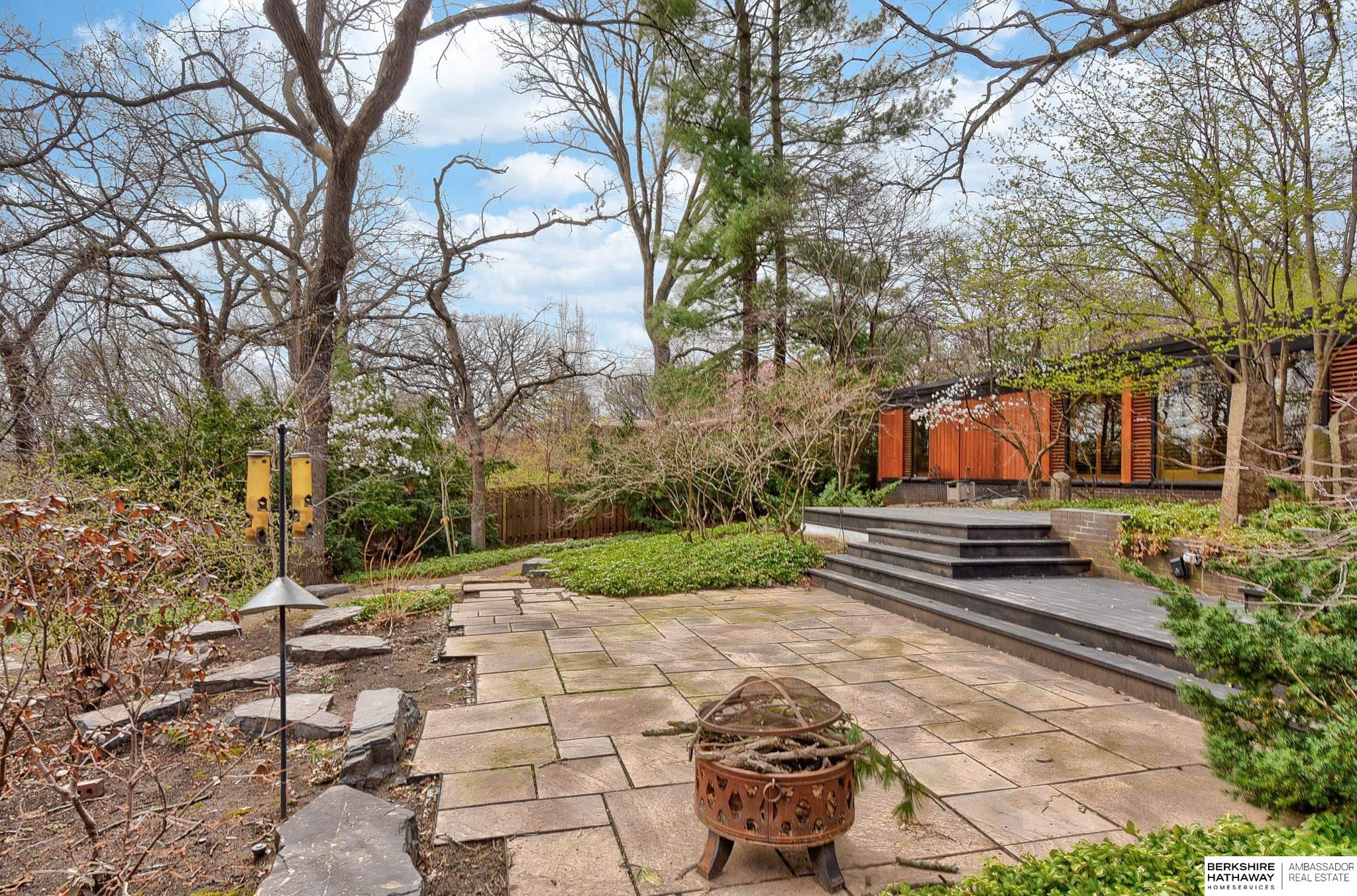 Omaha, Nebraska 68124, United States, 3 Bedrooms Bedrooms, ,3 BathroomsBathrooms,Residential,Pending,102563