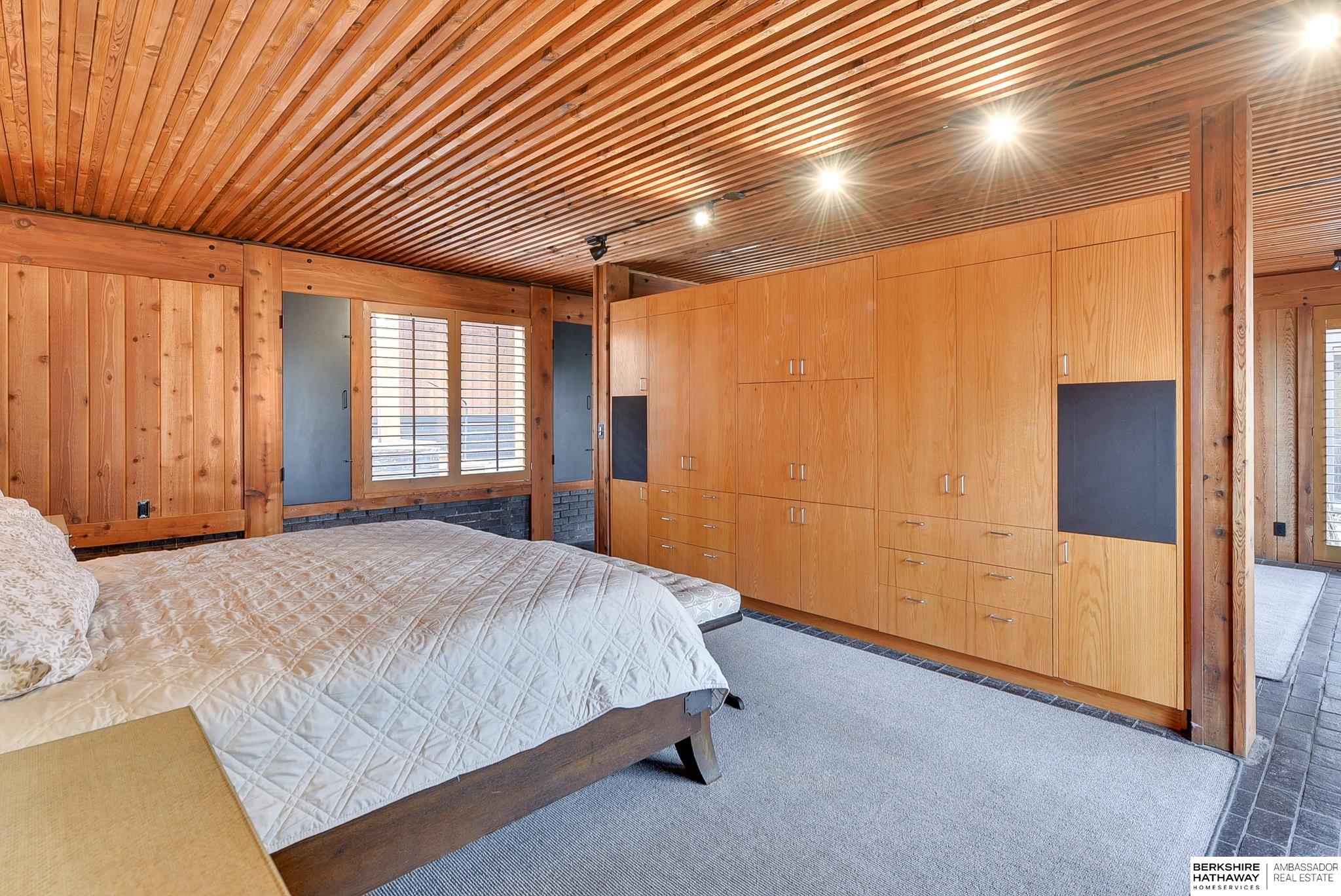 Omaha, Nebraska 68124, United States, 3 Bedrooms Bedrooms, ,3 BathroomsBathrooms,Residential,Pending,102563