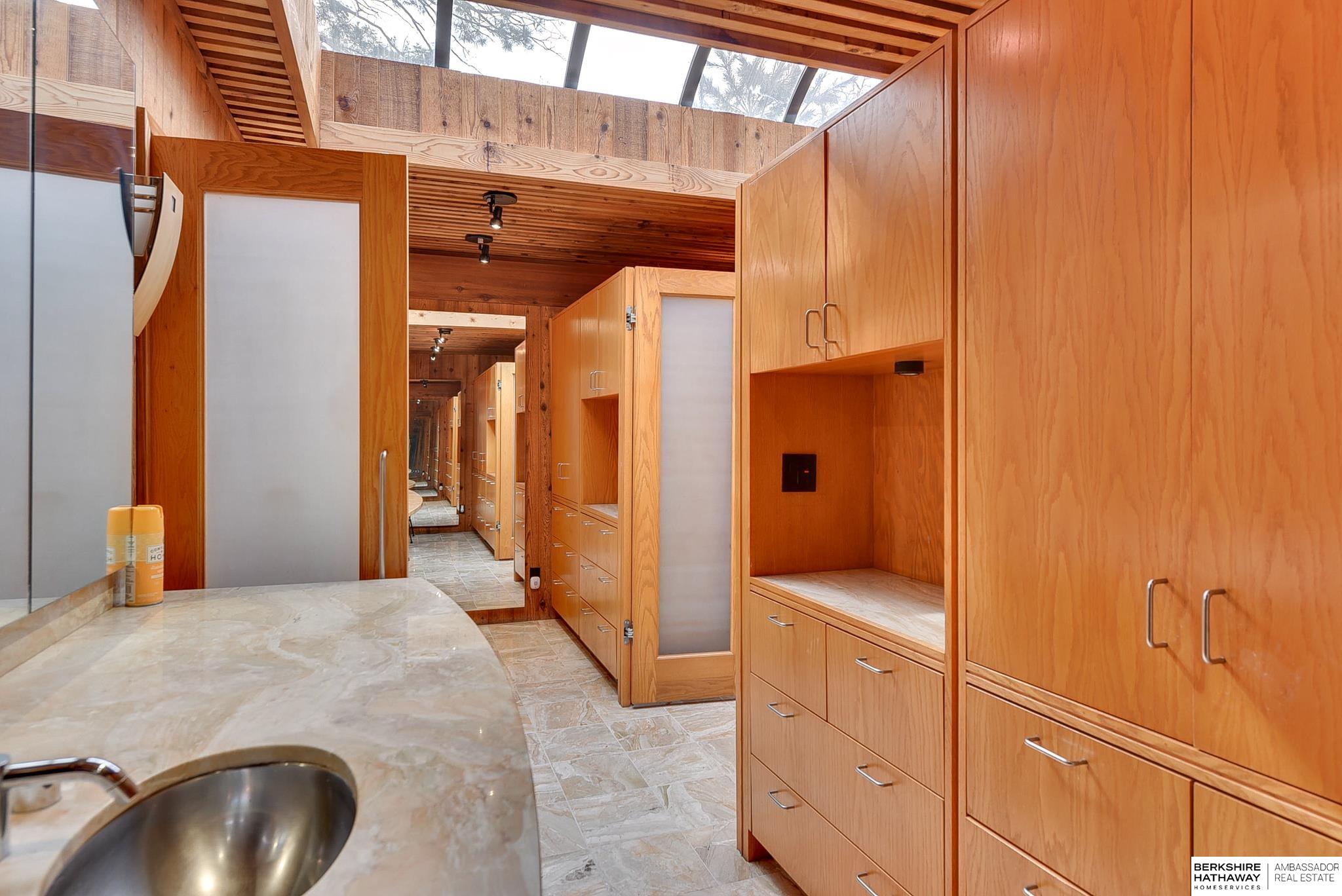 Omaha, Nebraska 68124, United States, 3 Bedrooms Bedrooms, ,3 BathroomsBathrooms,Residential,Pending,102563