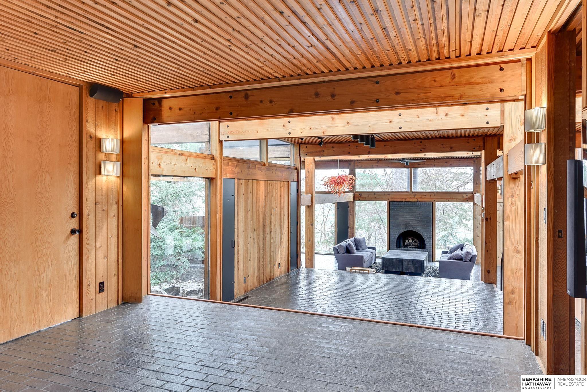 Omaha, Nebraska 68124, United States, 3 Bedrooms Bedrooms, ,3 BathroomsBathrooms,Residential,Pending,102563