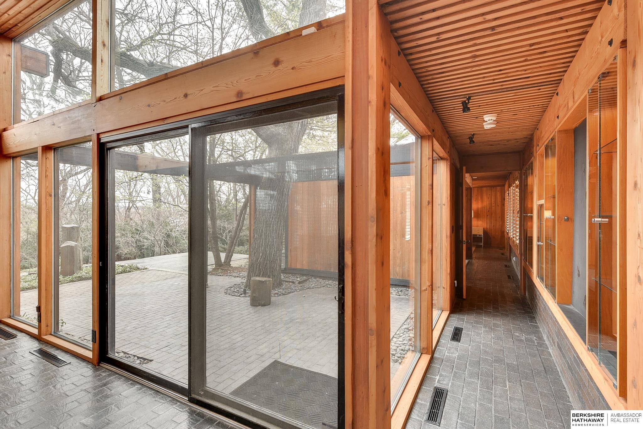 Omaha, Nebraska 68124, United States, 3 Bedrooms Bedrooms, ,3 BathroomsBathrooms,Residential,Pending,102563