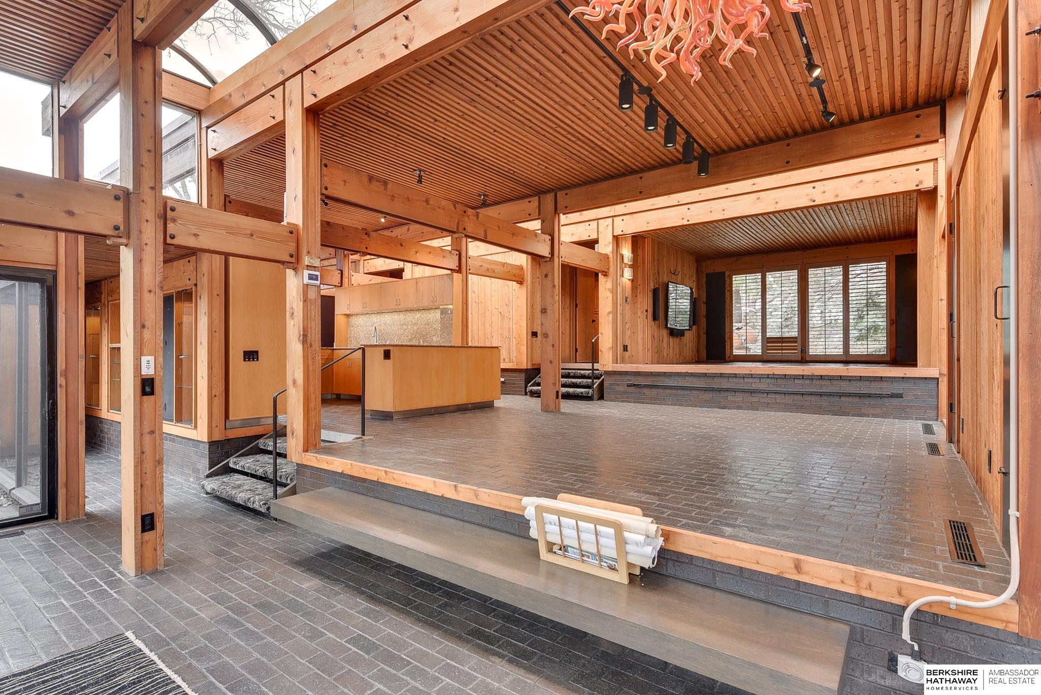 Omaha, Nebraska 68124, United States, 3 Bedrooms Bedrooms, ,3 BathroomsBathrooms,Residential,Pending,102563