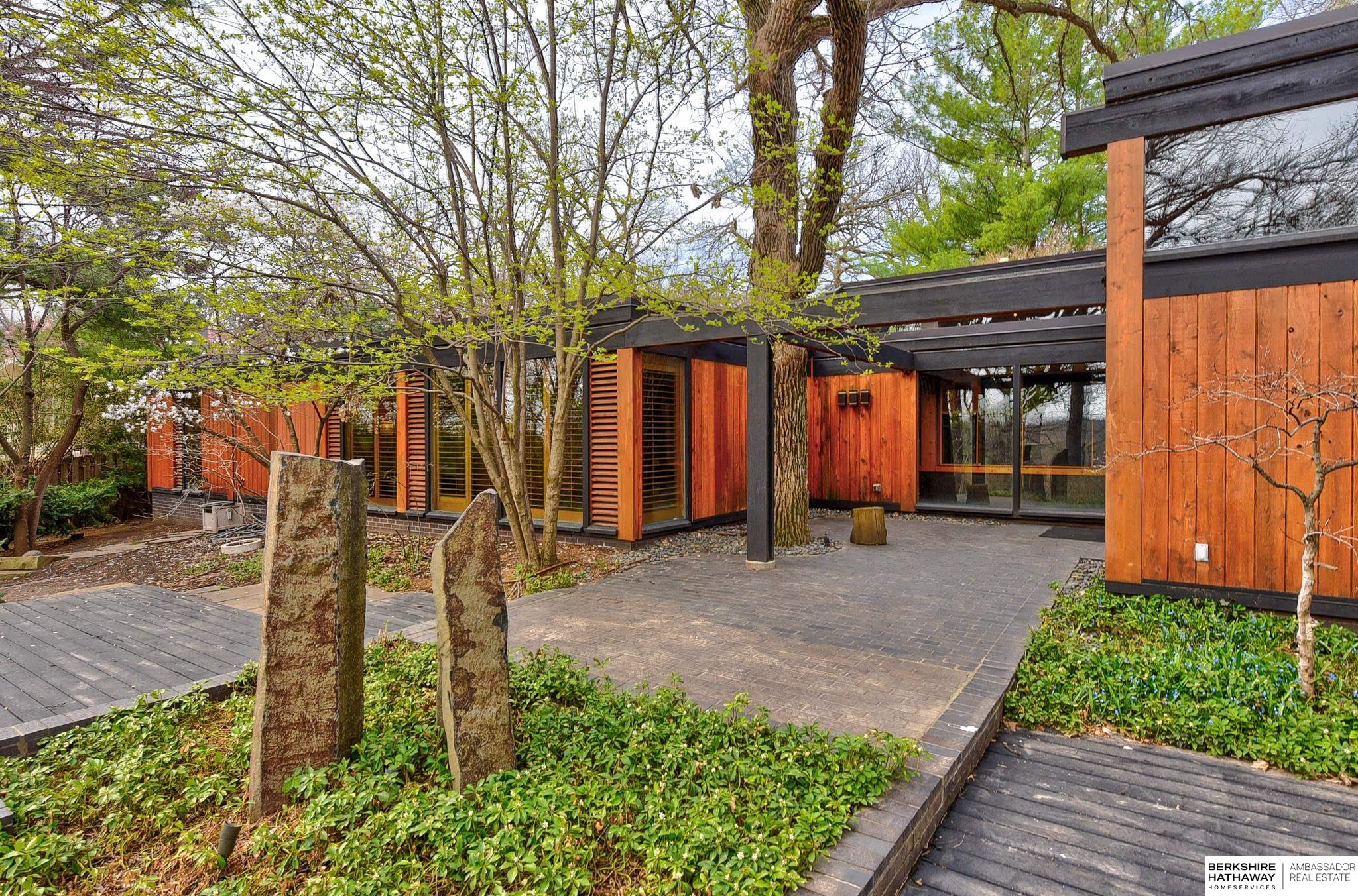 Omaha, Nebraska 68124, United States, 3 Bedrooms Bedrooms, ,3 BathroomsBathrooms,Residential,Pending,102563