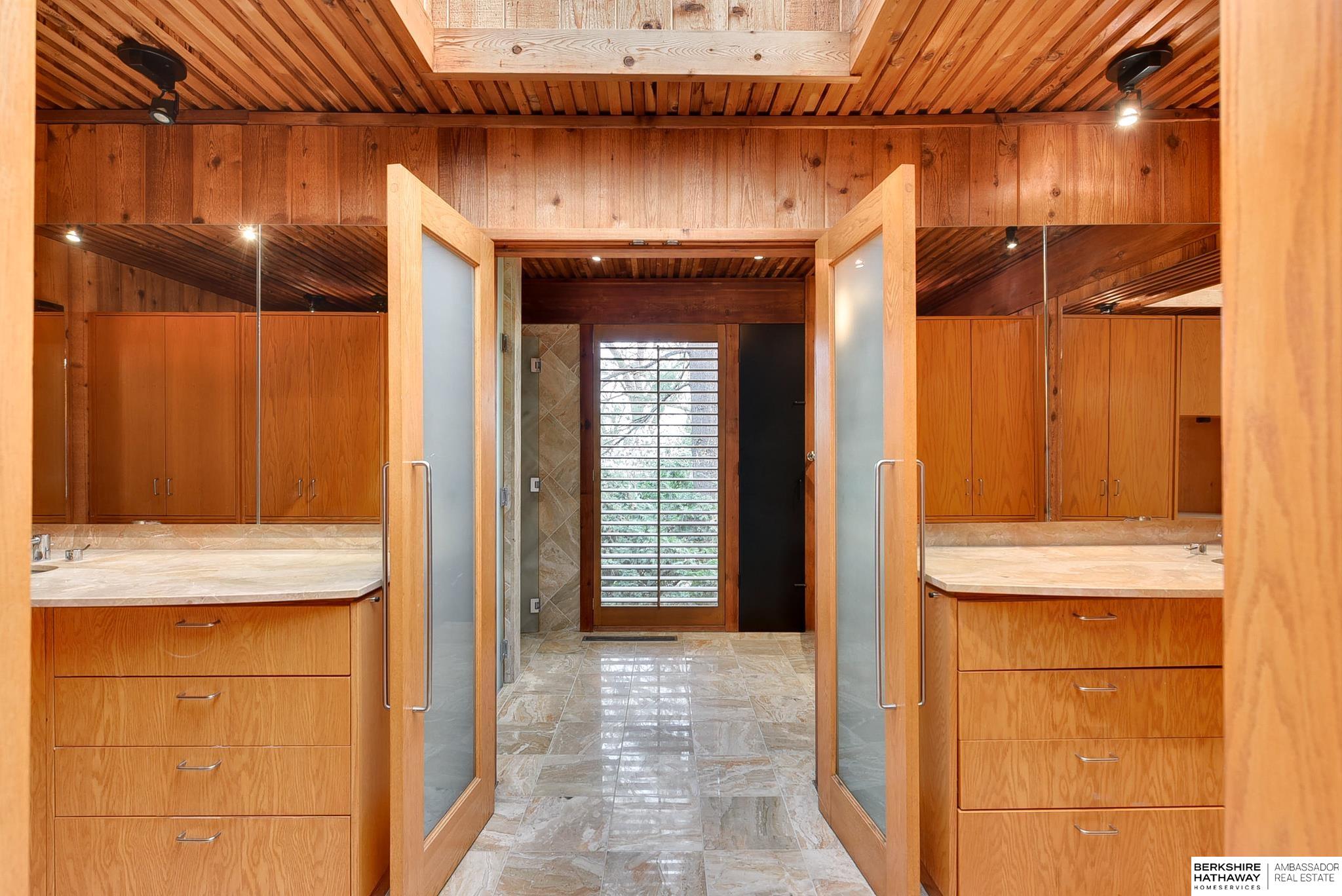 Omaha, Nebraska 68124, United States, 3 Bedrooms Bedrooms, ,3 BathroomsBathrooms,Residential,Pending,102563