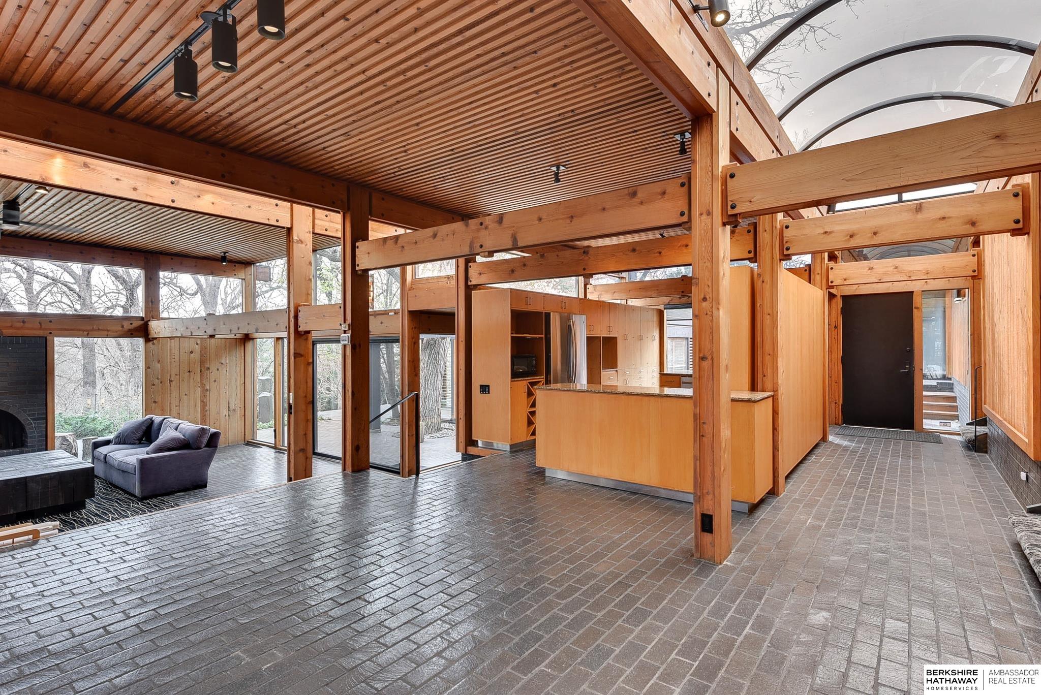 Omaha, Nebraska 68124, United States, 3 Bedrooms Bedrooms, ,3 BathroomsBathrooms,Residential,Pending,102563