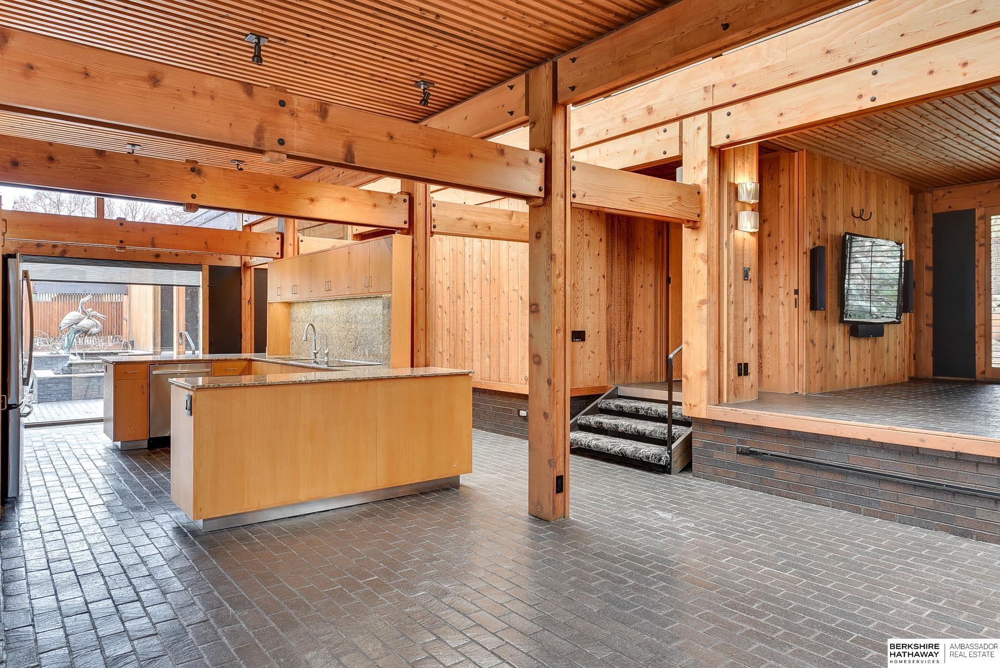 Omaha, Nebraska 68124, United States, 3 Bedrooms Bedrooms, ,3 BathroomsBathrooms,Residential,Pending,102563