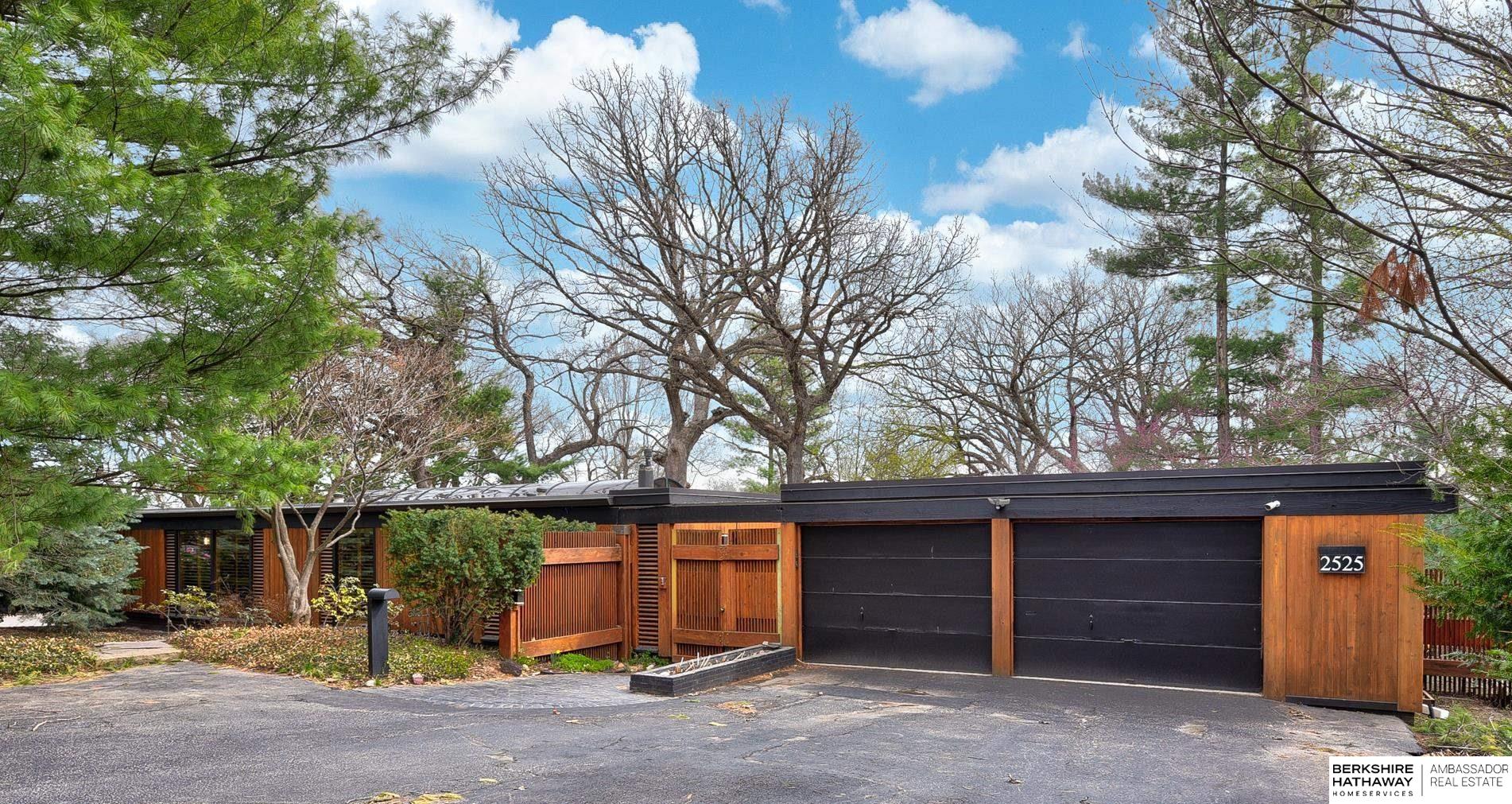 Omaha, Nebraska 68124, United States, 3 Bedrooms Bedrooms, ,3 BathroomsBathrooms,Residential,Pending,102563