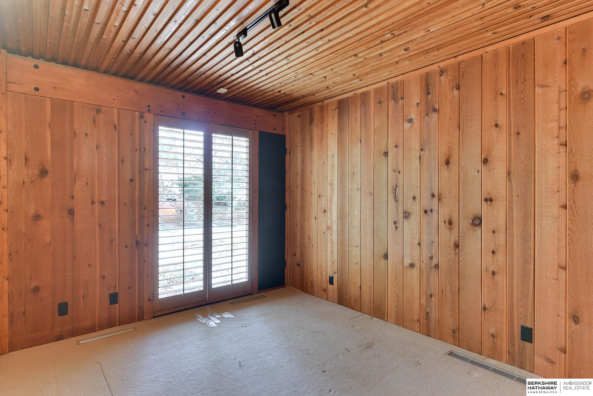 Omaha, Nebraska 68124, United States, 3 Bedrooms Bedrooms, ,3 BathroomsBathrooms,Residential,Pending,102563