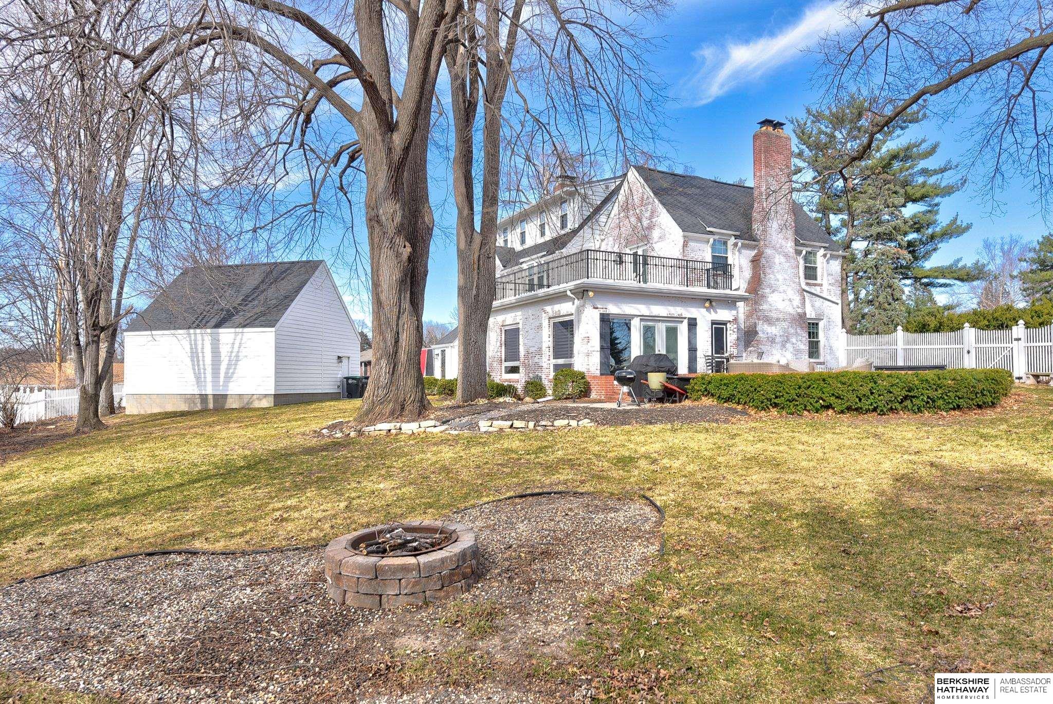 Omaha, Nebraska 68114, United States, 5 Bedrooms Bedrooms, ,6 BathroomsBathrooms,Residential,Pending,91464