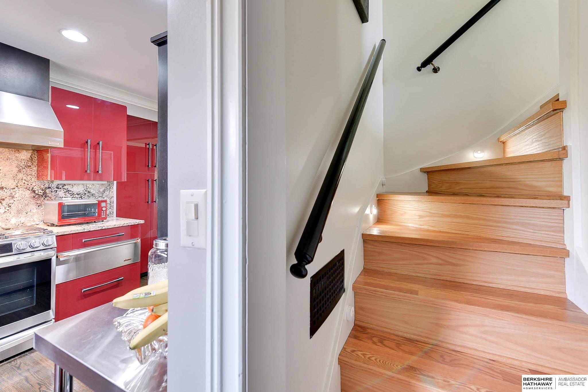 Omaha, Nebraska 68114, United States, 5 Bedrooms Bedrooms, ,6 BathroomsBathrooms,Residential,Pending,91464