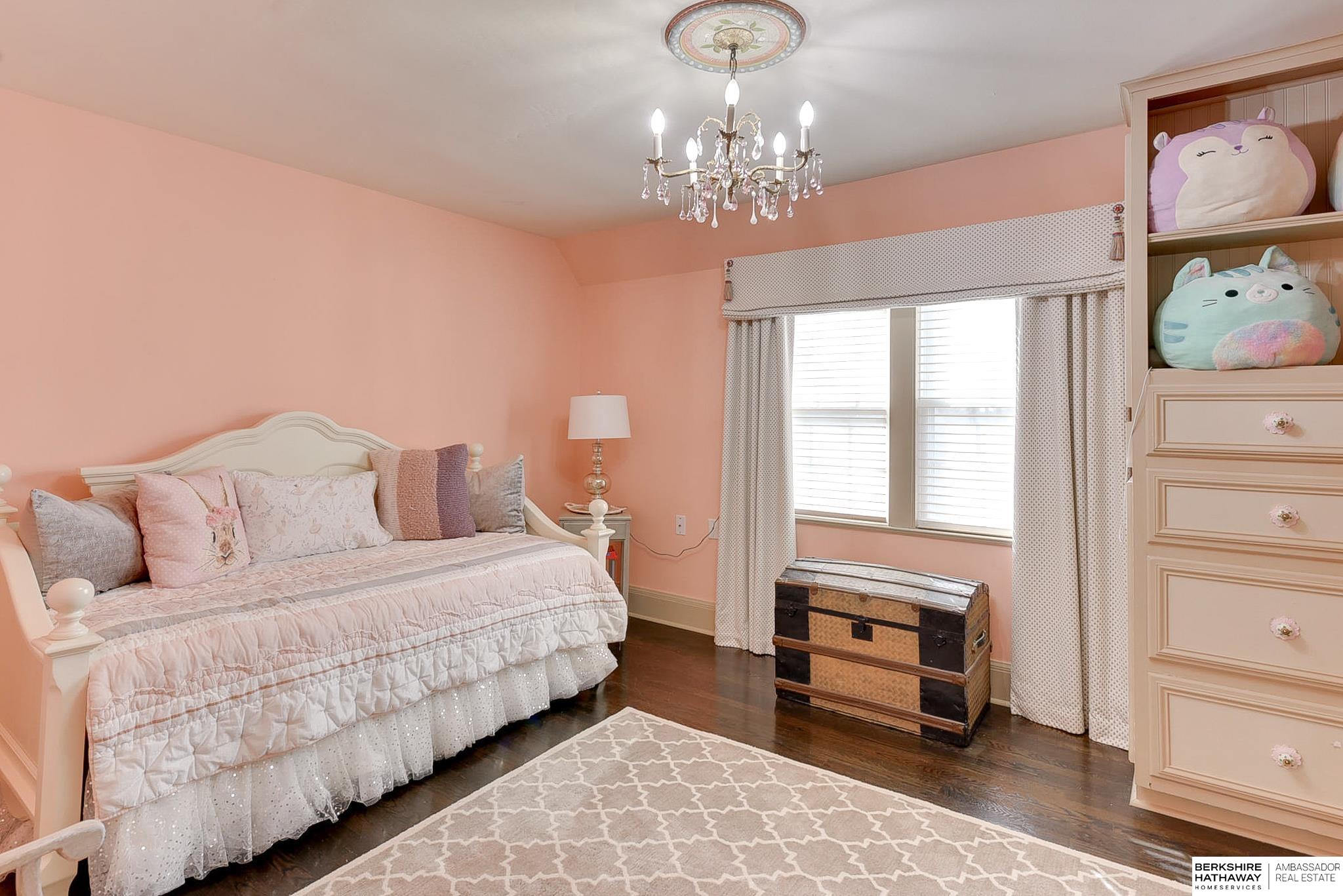 Omaha, Nebraska 68114, United States, 5 Bedrooms Bedrooms, ,6 BathroomsBathrooms,Residential,Pending,91464