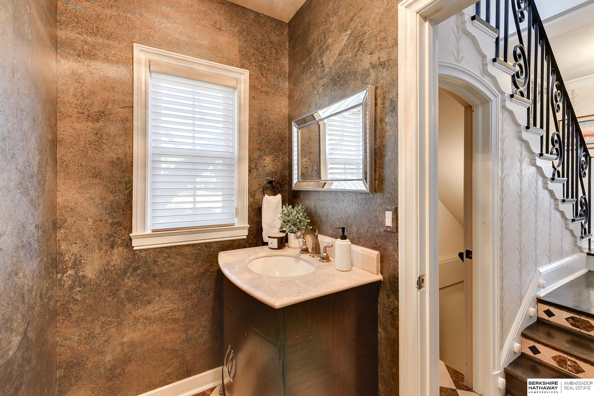 Omaha, Nebraska 68114, United States, 5 Bedrooms Bedrooms, ,6 BathroomsBathrooms,Residential,Pending,91464