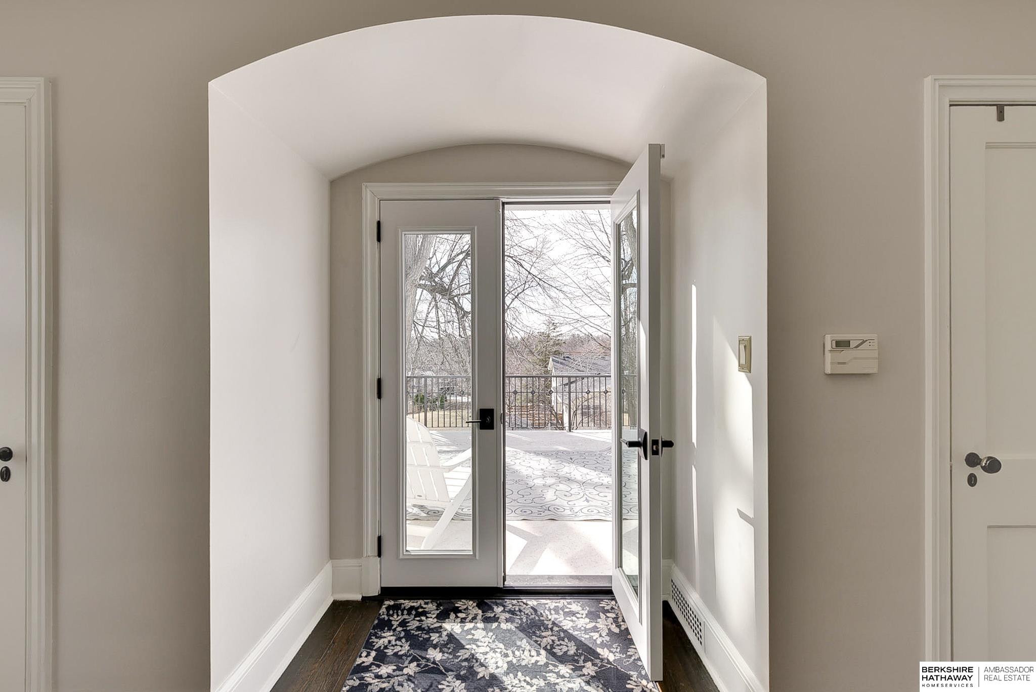 Omaha, Nebraska 68114, United States, 5 Bedrooms Bedrooms, ,6 BathroomsBathrooms,Residential,Pending,91464