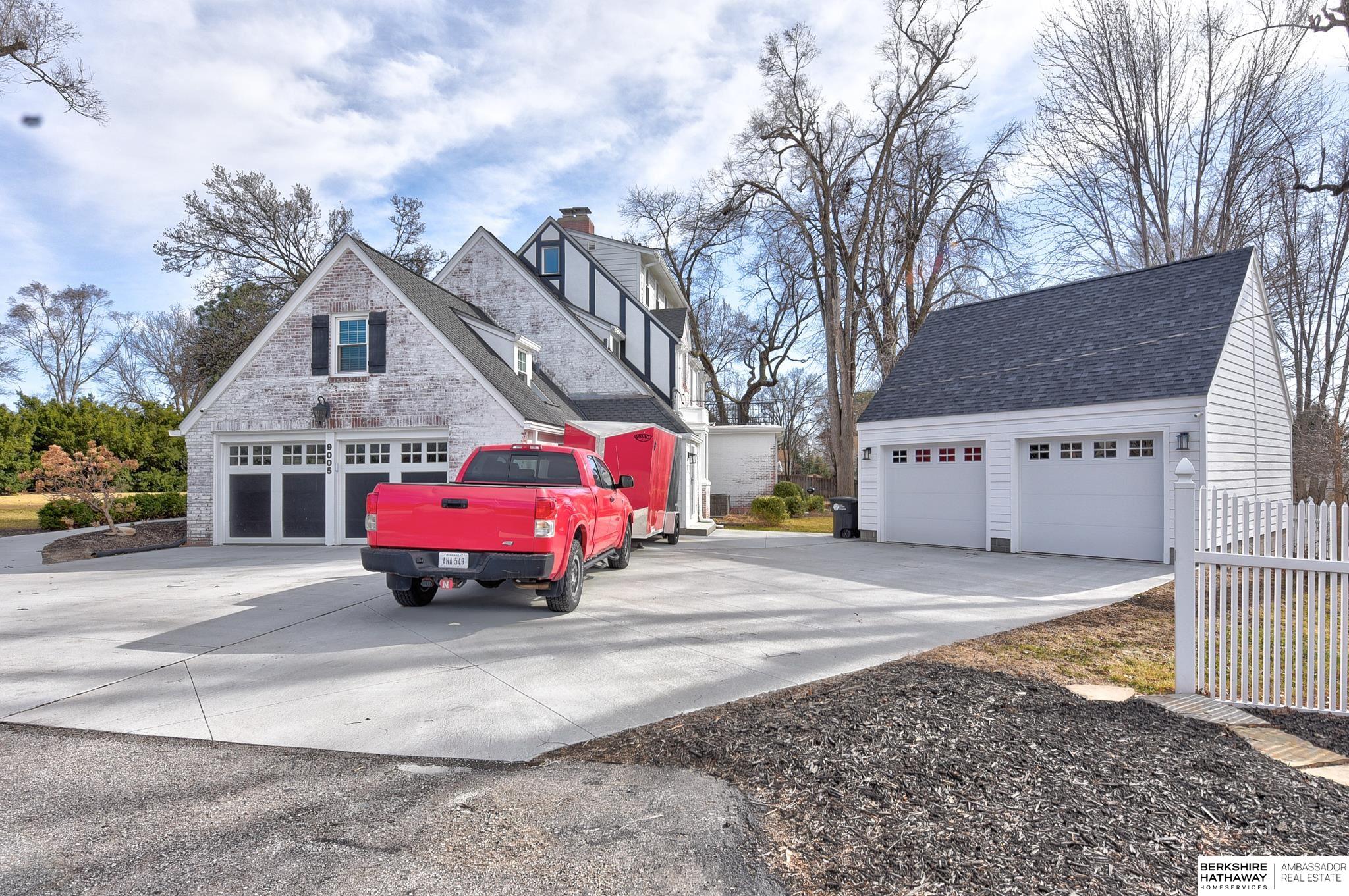 Omaha, Nebraska 68114, United States, 5 Bedrooms Bedrooms, ,6 BathroomsBathrooms,Residential,Pending,91464