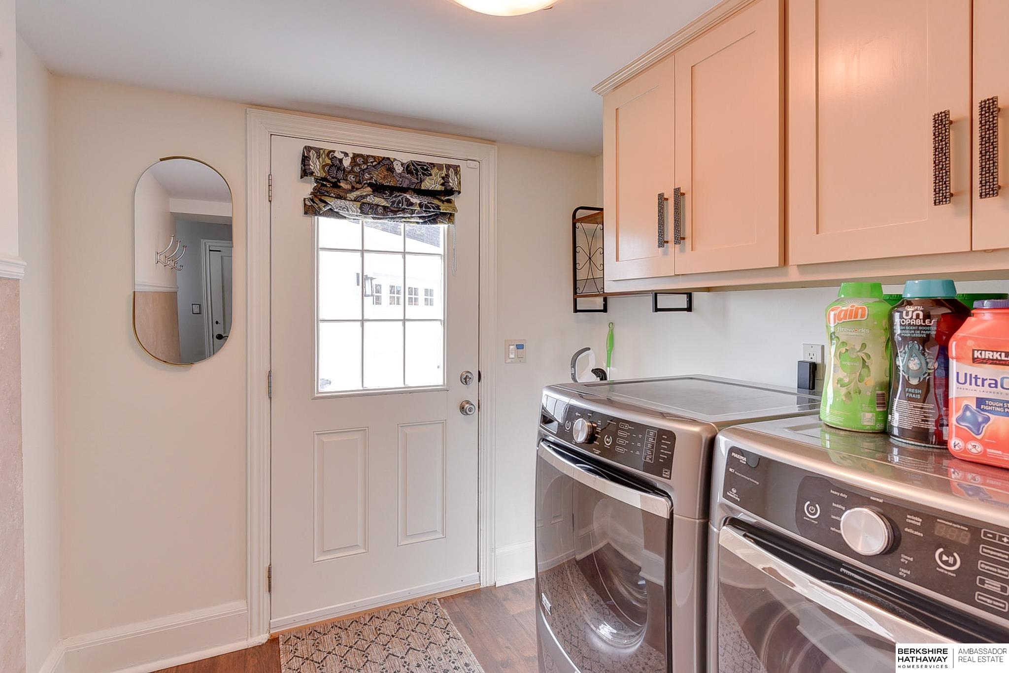 Omaha, Nebraska 68114, United States, 5 Bedrooms Bedrooms, ,6 BathroomsBathrooms,Residential,Pending,91464