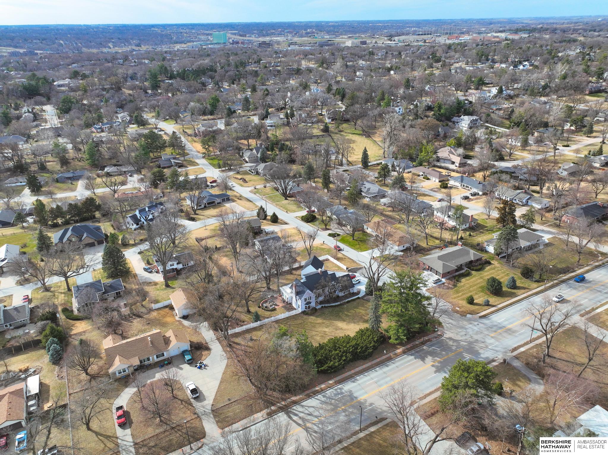 Omaha, Nebraska 68114, United States, 5 Bedrooms Bedrooms, ,6 BathroomsBathrooms,Residential,Pending,91464