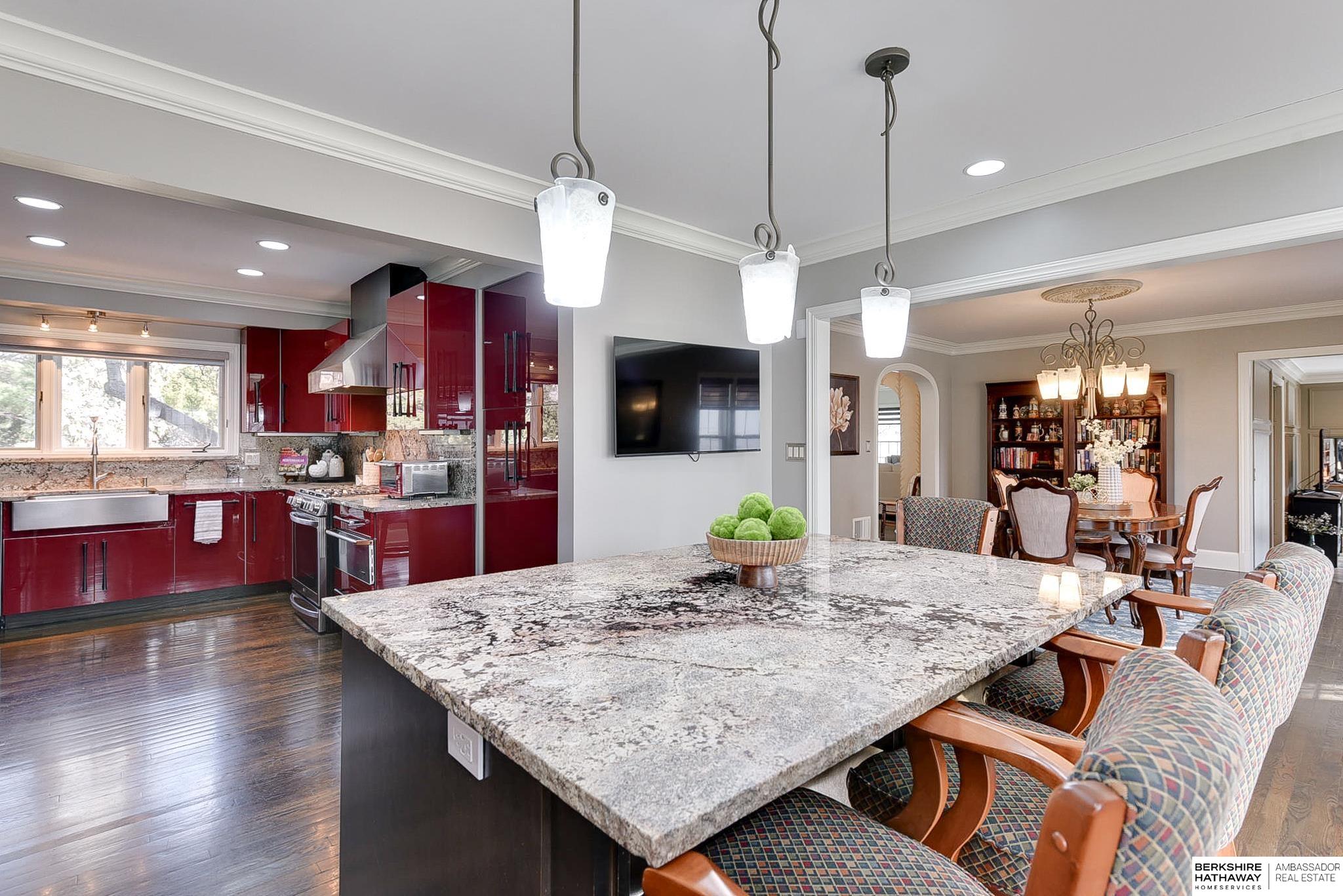 Omaha, Nebraska 68114, United States, 5 Bedrooms Bedrooms, ,6 BathroomsBathrooms,Residential,Pending,91464