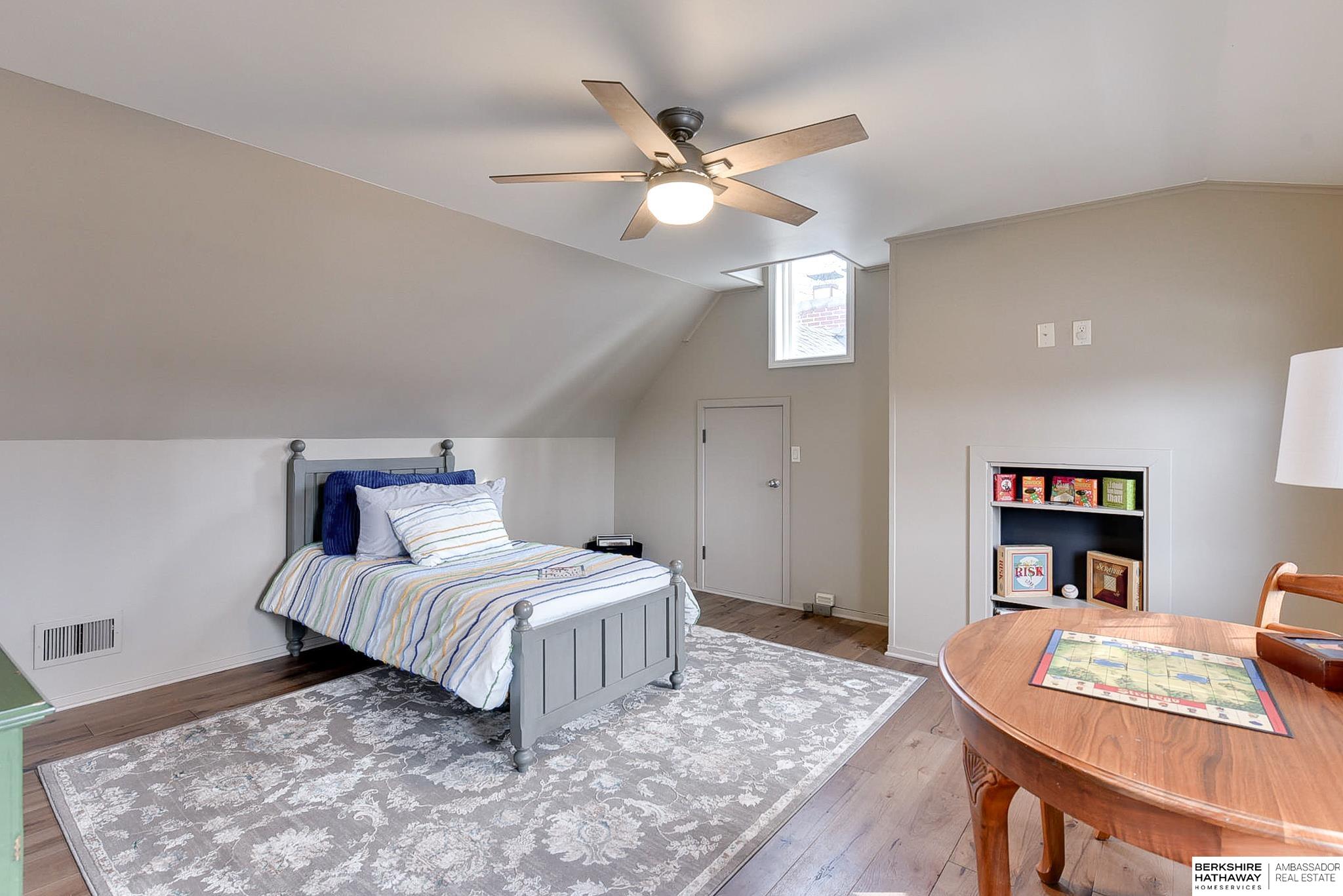 Omaha, Nebraska 68114, United States, 5 Bedrooms Bedrooms, ,6 BathroomsBathrooms,Residential,Pending,91464