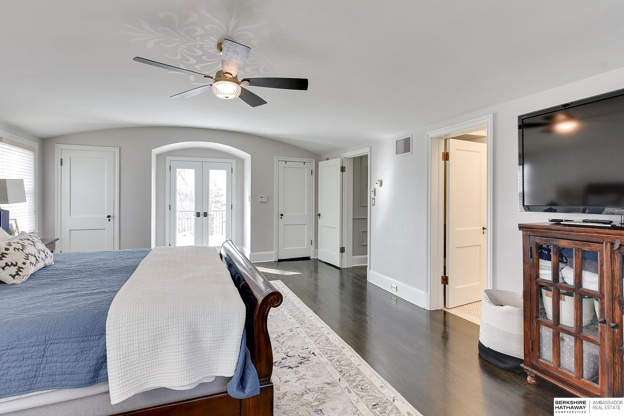 Omaha, Nebraska 68114, United States, 5 Bedrooms Bedrooms, ,6 BathroomsBathrooms,Residential,Pending,91464