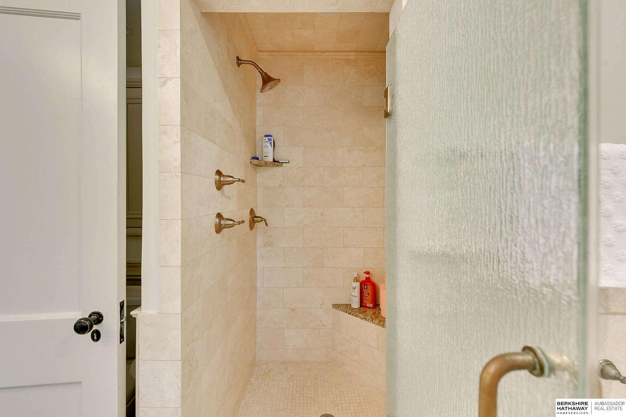 Omaha, Nebraska 68114, United States, 5 Bedrooms Bedrooms, ,6 BathroomsBathrooms,Residential,Pending,91464