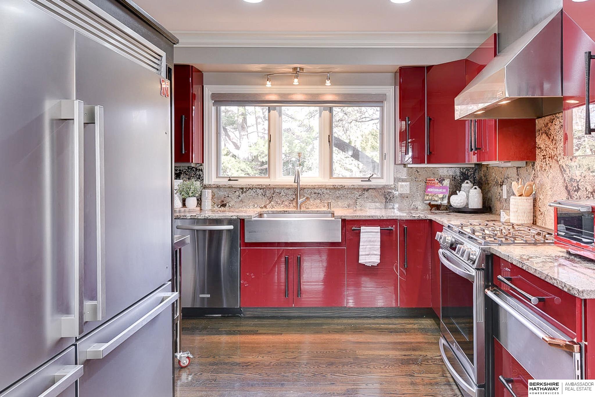 Omaha, Nebraska 68114, United States, 5 Bedrooms Bedrooms, ,6 BathroomsBathrooms,Residential,Pending,91464