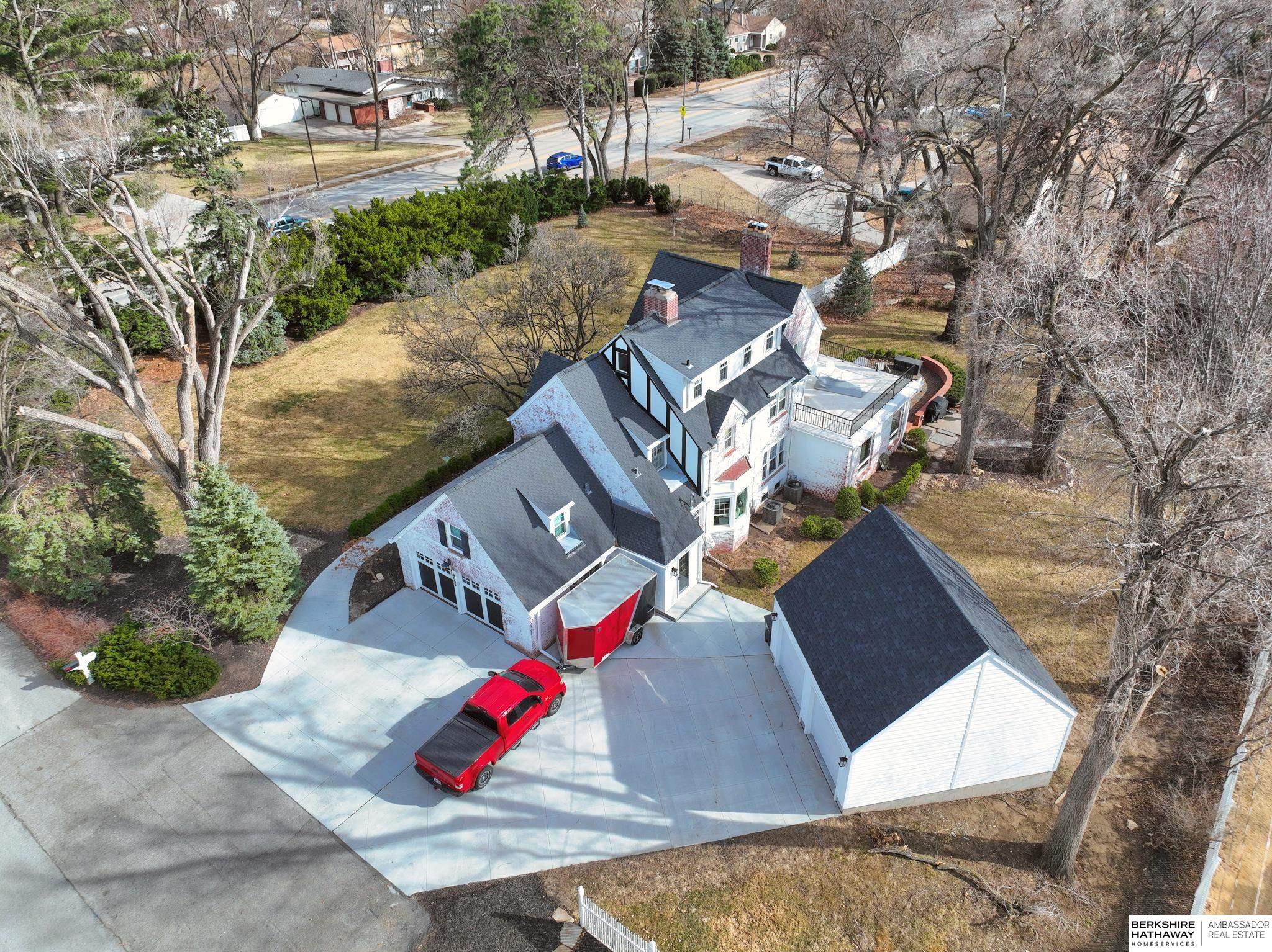 Omaha, Nebraska 68114, United States, 5 Bedrooms Bedrooms, ,6 BathroomsBathrooms,Residential,Pending,91464