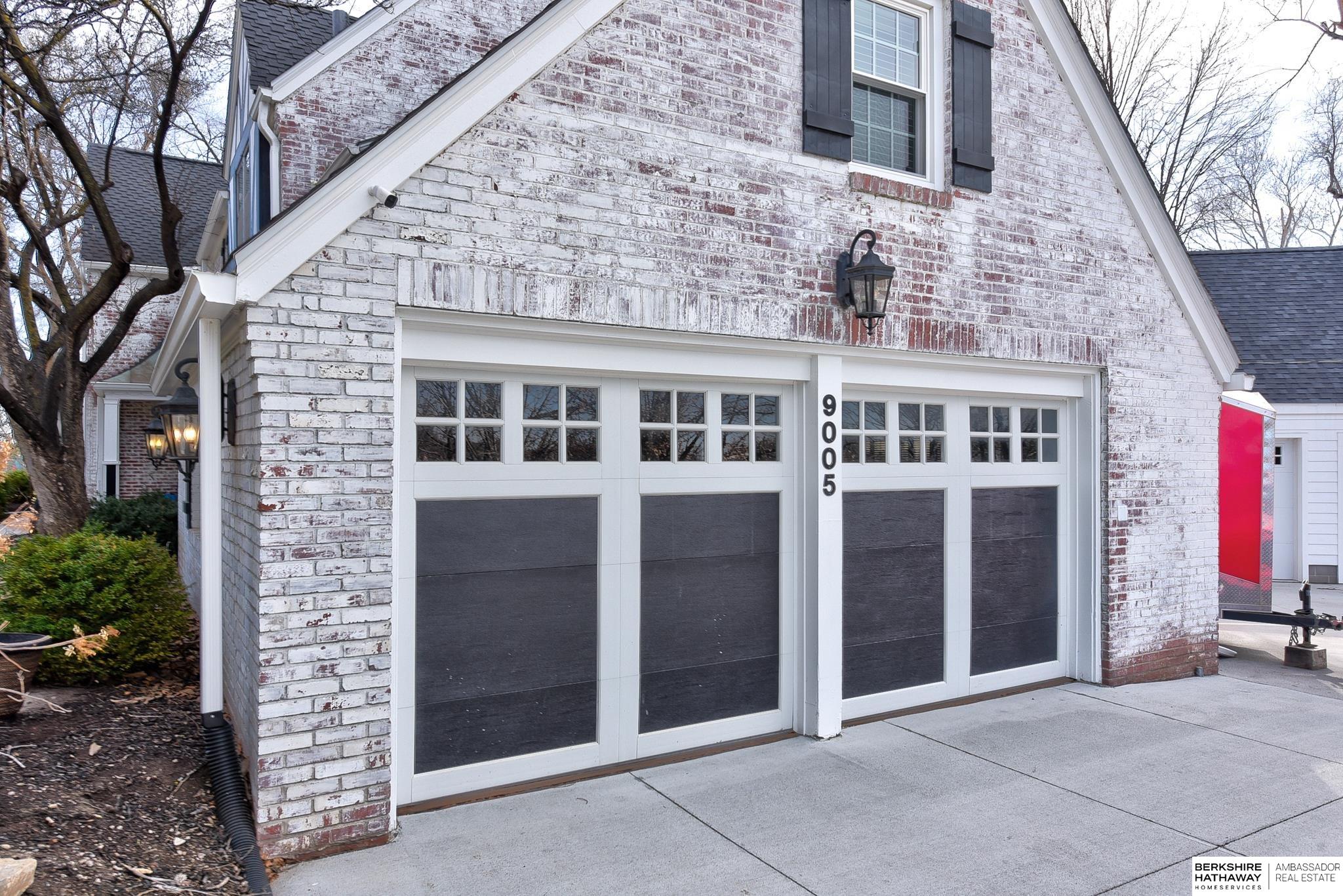 Omaha, Nebraska 68114, United States, 5 Bedrooms Bedrooms, ,6 BathroomsBathrooms,Residential,Pending,91464