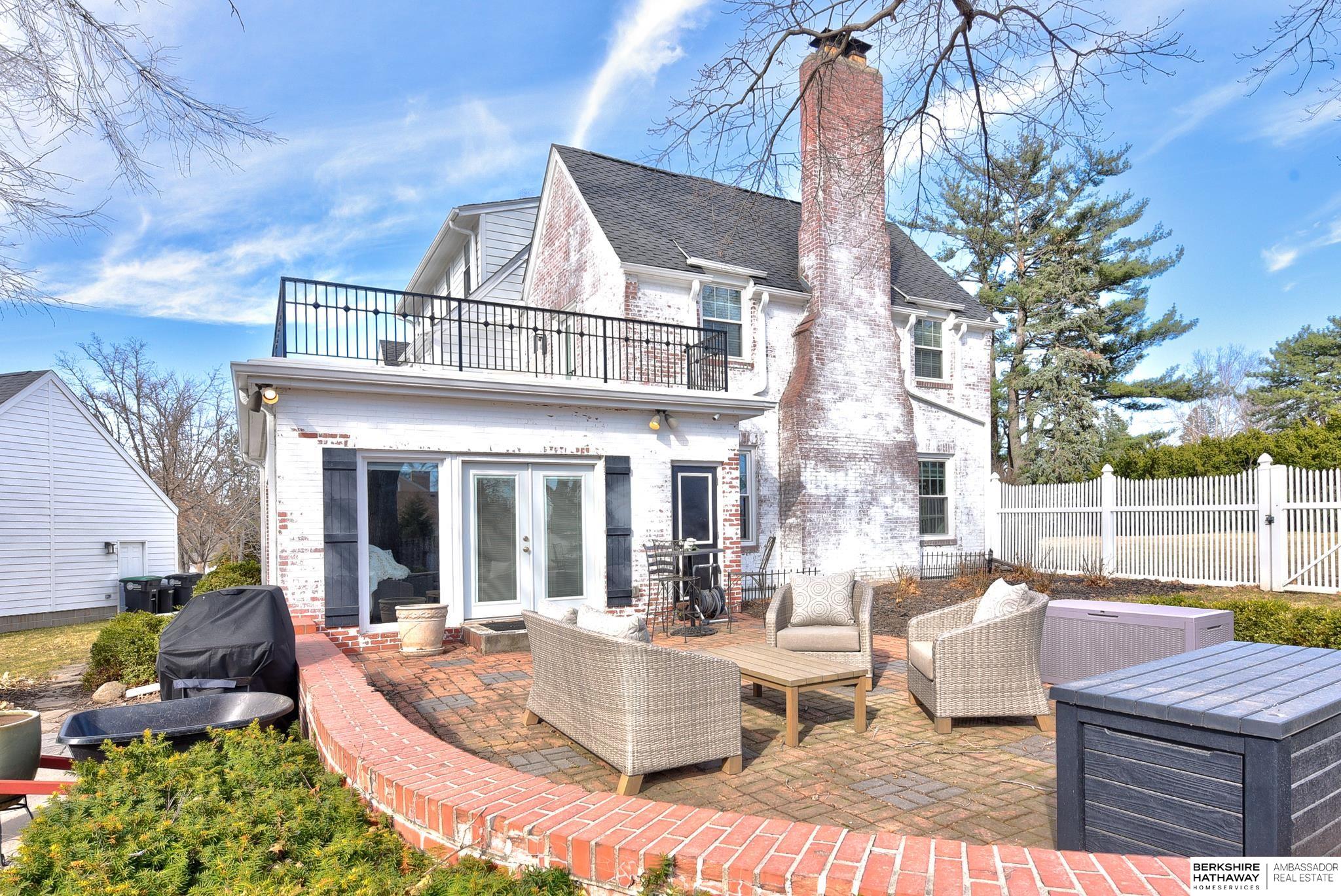 Omaha, Nebraska 68114, United States, 5 Bedrooms Bedrooms, ,6 BathroomsBathrooms,Residential,Pending,91464